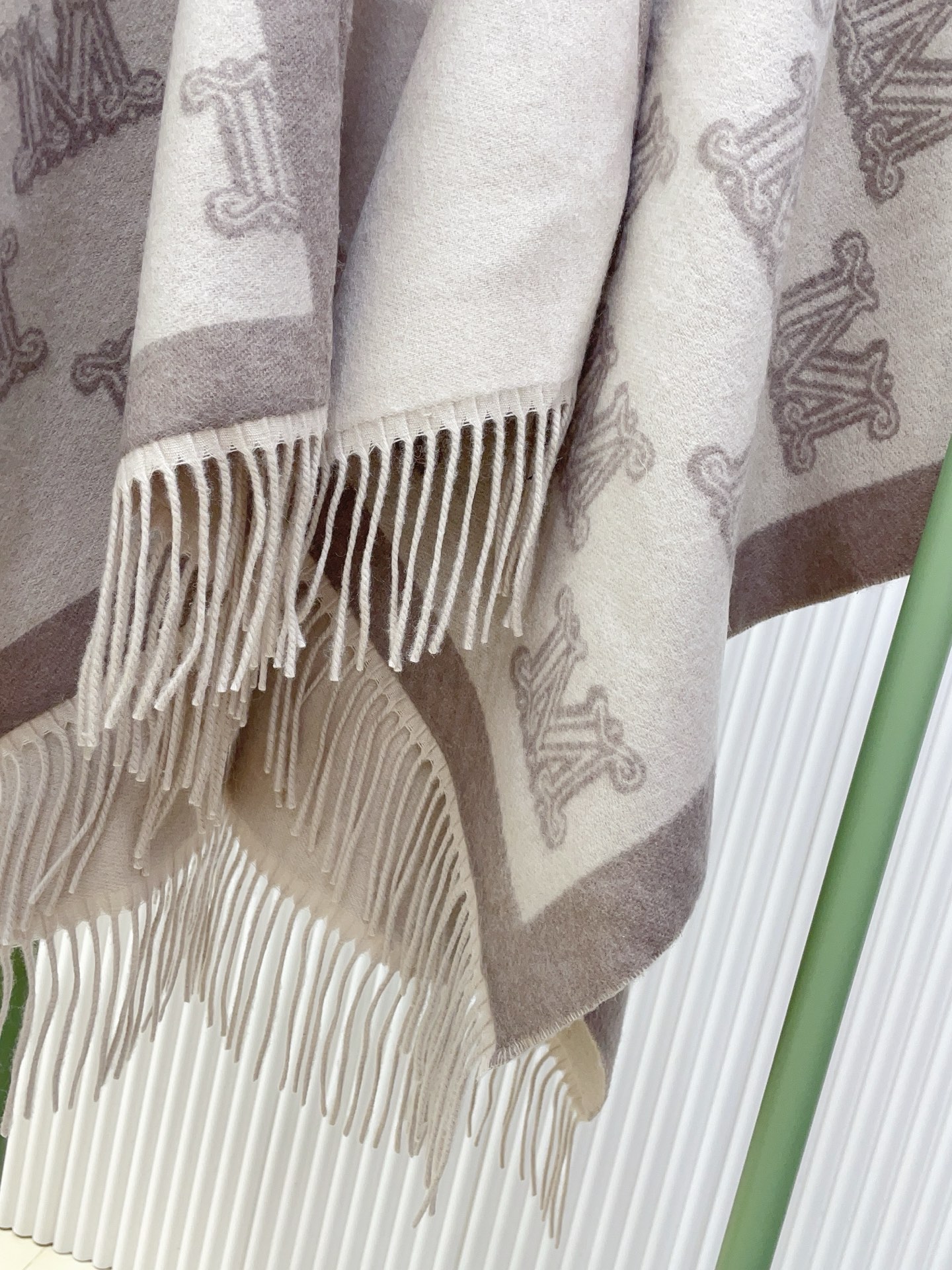 ✨✨ Maxmara臻品推荐，最火的斗篷披肩，秋冬新款！亲妈价格给力推荐！造型功能很强大！实物真的很赞！