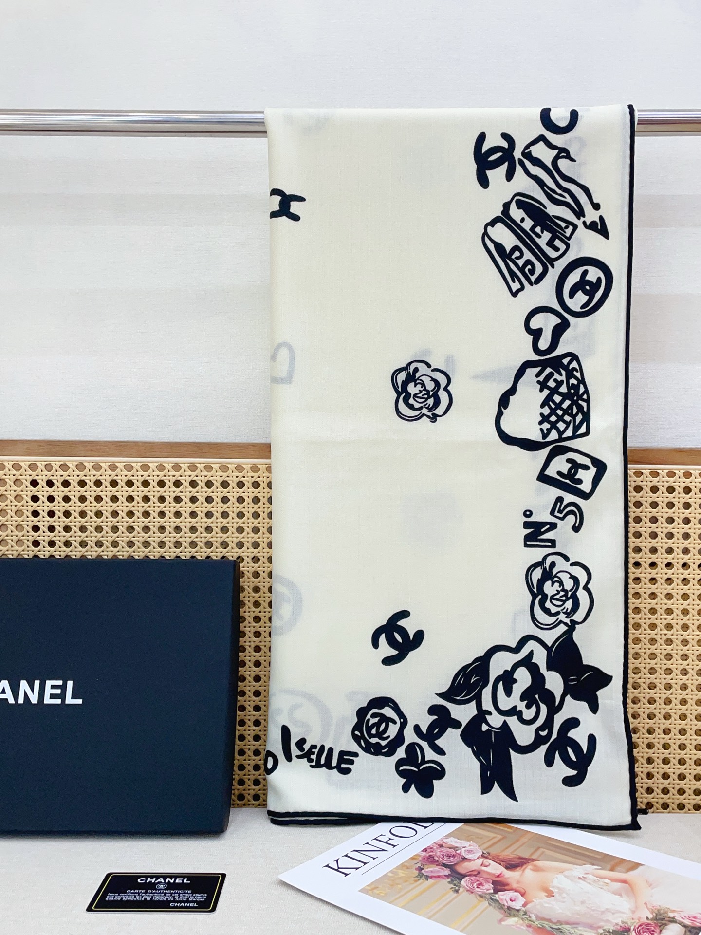 ✨✨【双面同色 丝毛款】小香 羊绒方巾‼️抢‼️VIP推荐 ‼️👍下手一定要快【高端 大爱 ‼️纯羊绒 