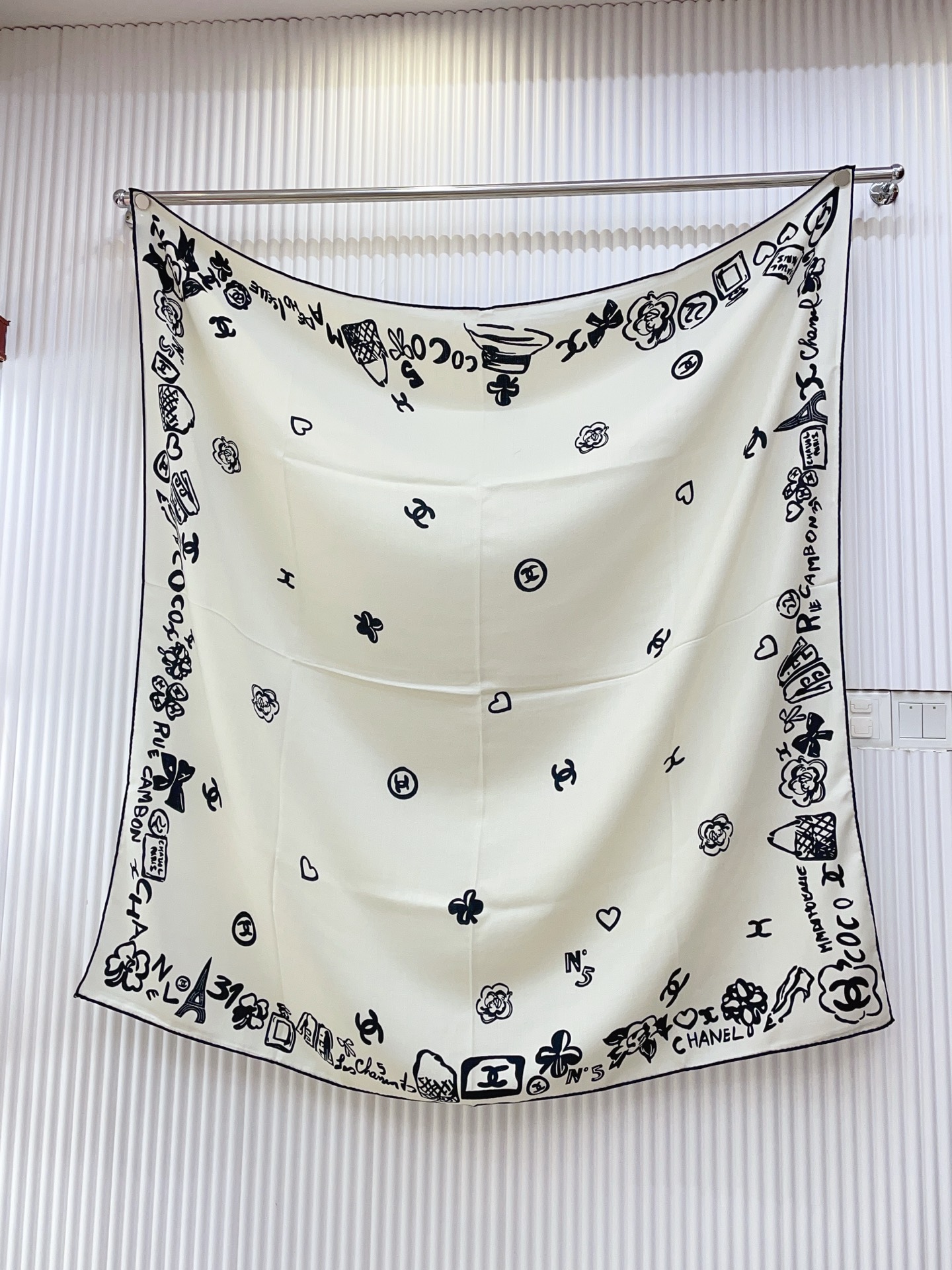 ✨✨【双面同色 丝毛款】小香 羊绒方巾‼️抢‼️VIP推荐 ‼️👍下手一定要快【高端 大爱 ‼️纯羊绒 