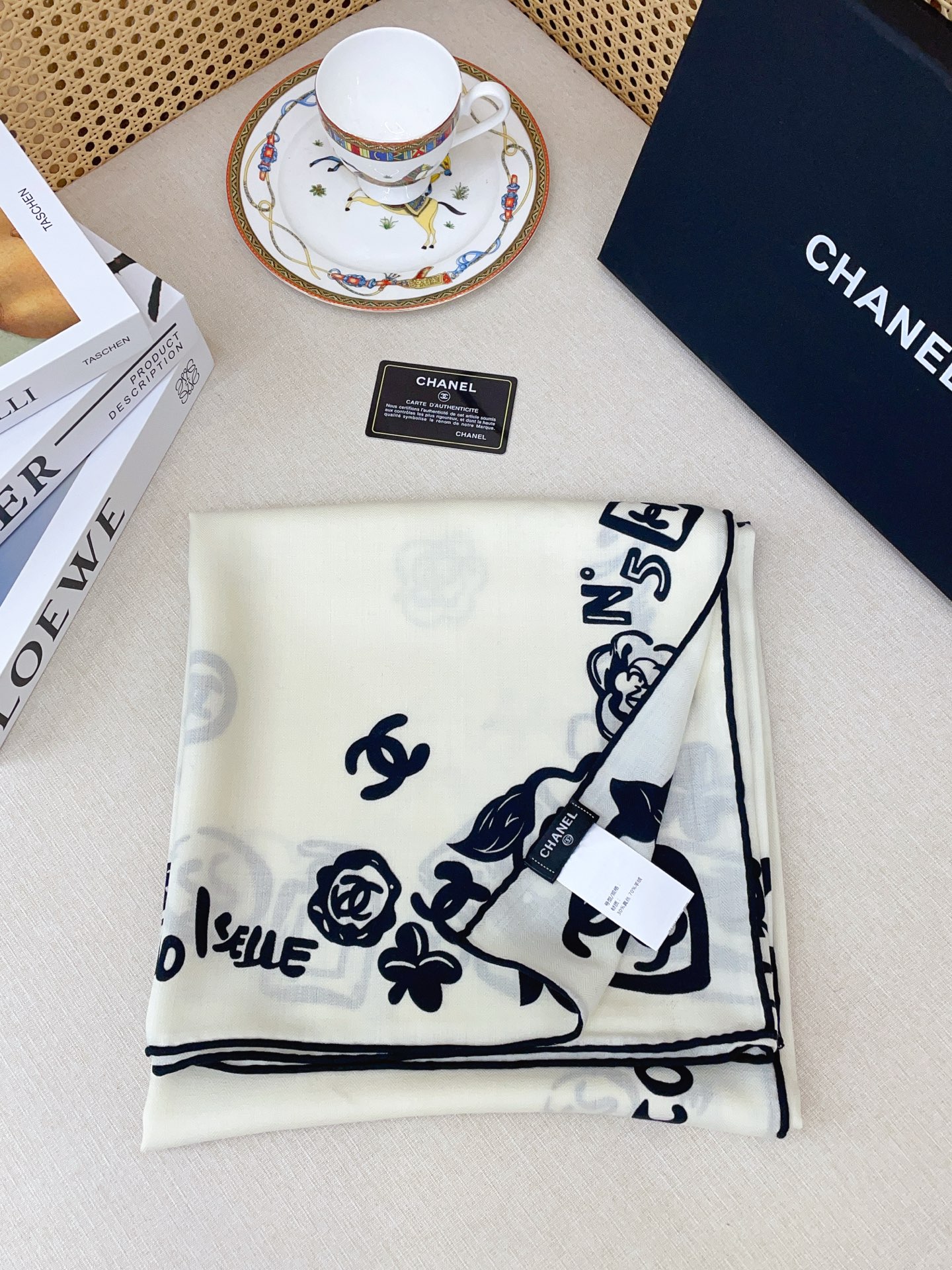 ✨✨【双面同色 丝毛款】小香 羊绒方巾‼️抢‼️VIP推荐 ‼️👍下手一定要快【高端 大爱 ‼️纯羊绒 