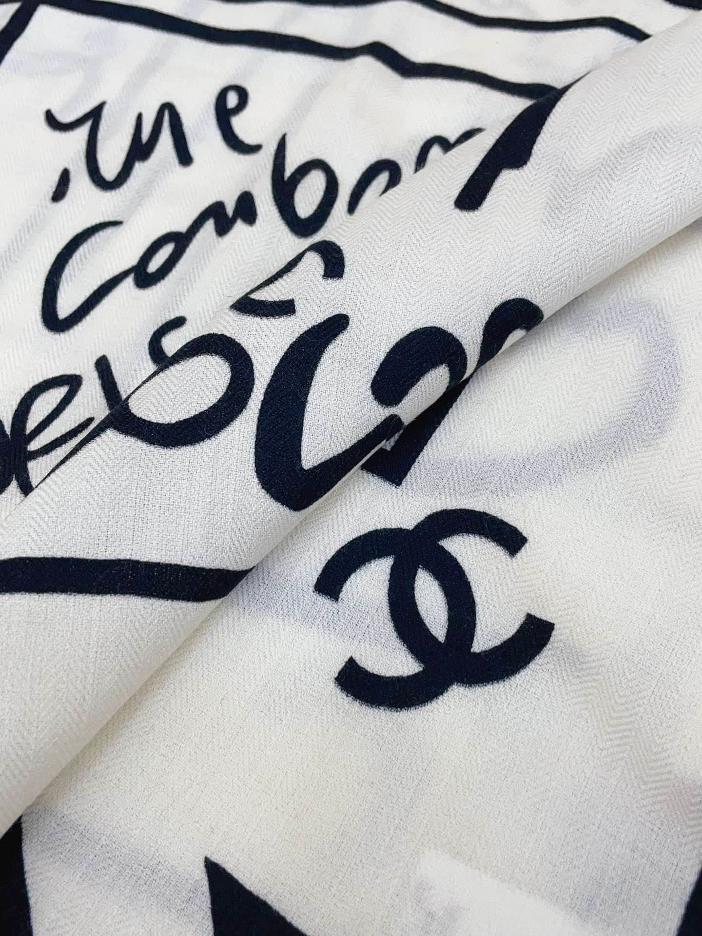 ✨✨【双面同色 丝毛款】小香 羊绒方巾‼️抢‼️VIP推荐 ‼️👍下手一定要快【高端 大爱 ‼️纯羊绒 