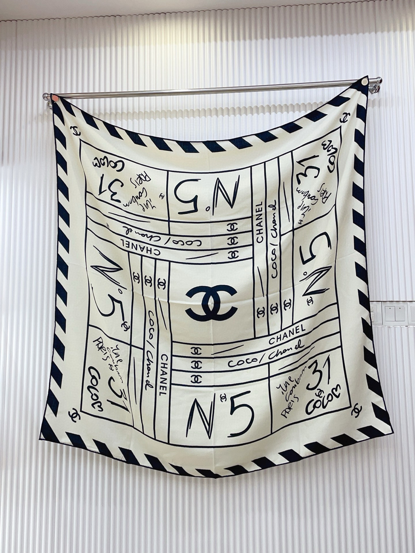 ✨✨【双面同色 丝毛款】小香 羊绒方巾‼️抢‼️VIP推荐 ‼️👍下手一定要快【高端 大爱 ‼️纯羊绒 