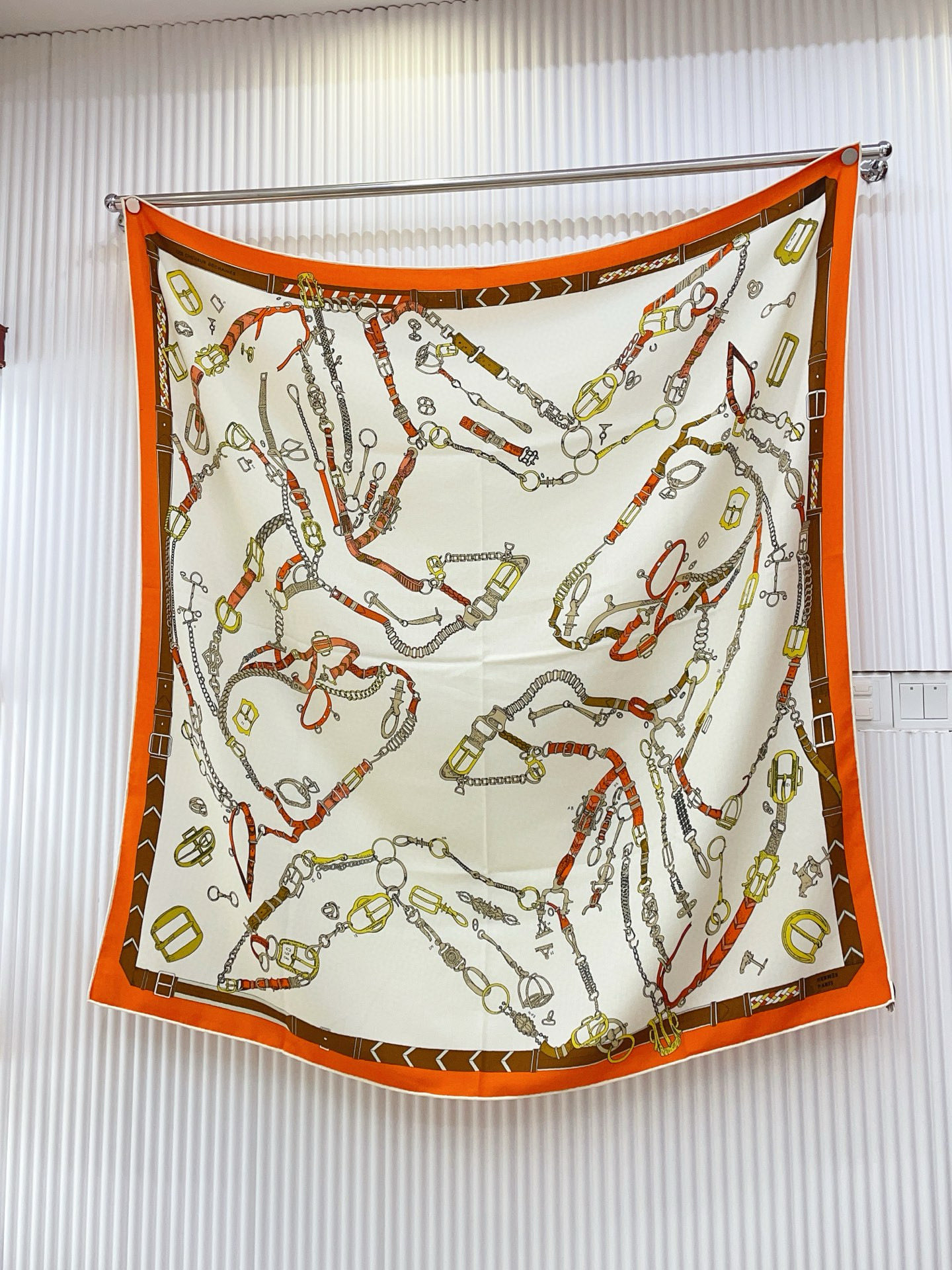 ✨✨【双面同色 丝毛款】H家羊绒新款 买了都说好看‼️推荐💕【跃动的马儿 140】羊绒方巾‼️H家ZG爆