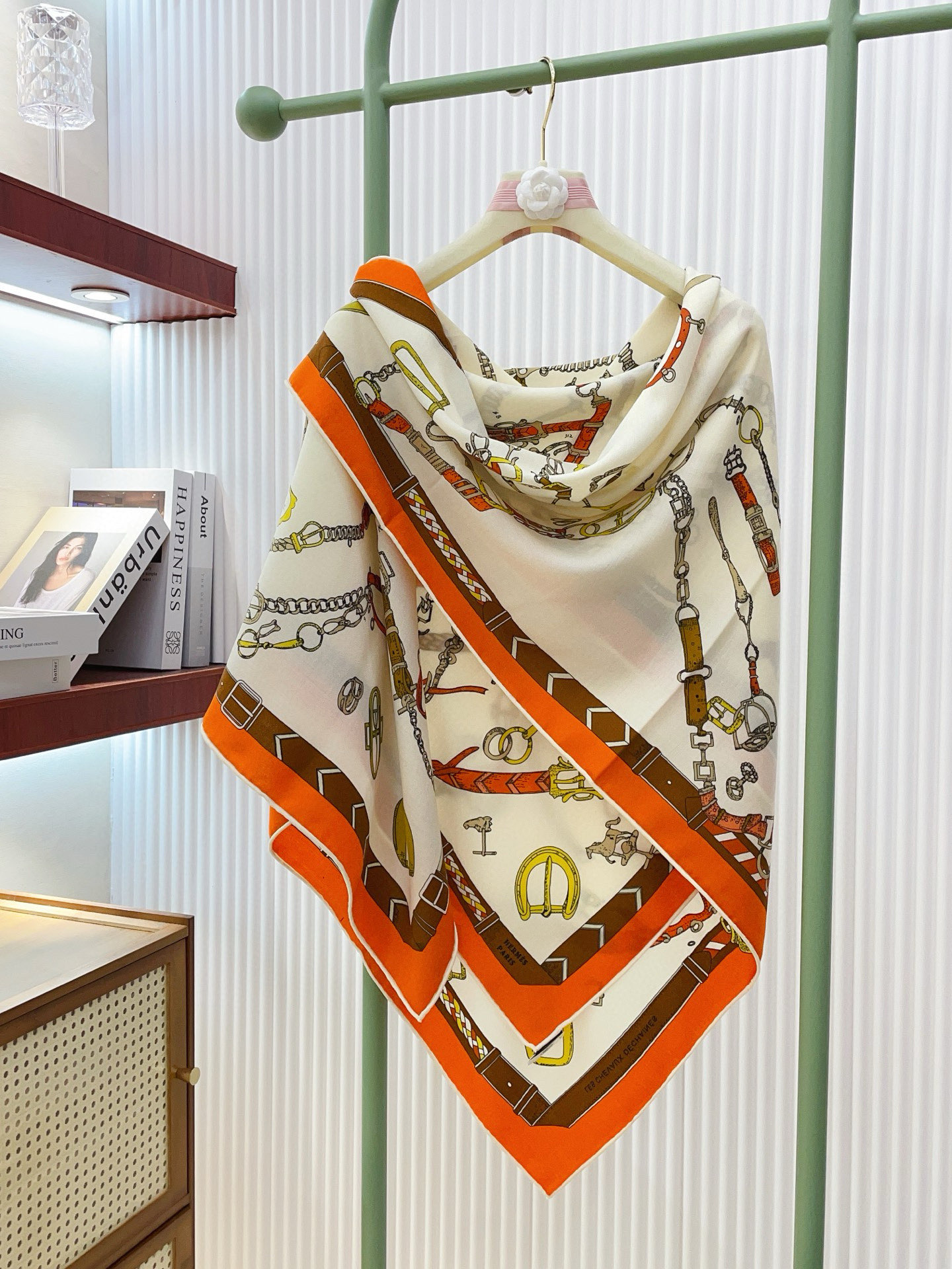 ✨✨【双面同色 丝毛款】H家羊绒新款 买了都说好看‼️推荐💕【跃动的马儿 140】羊绒方巾‼️H家ZG爆