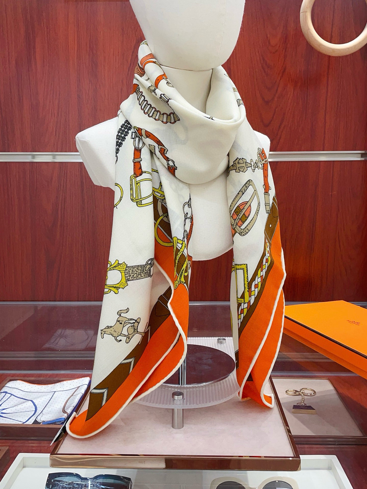 ✨✨【双面同色 丝毛款】H家羊绒新款 买了都说好看‼️推荐💕【跃动的马儿 140】羊绒方巾‼️H家ZG爆