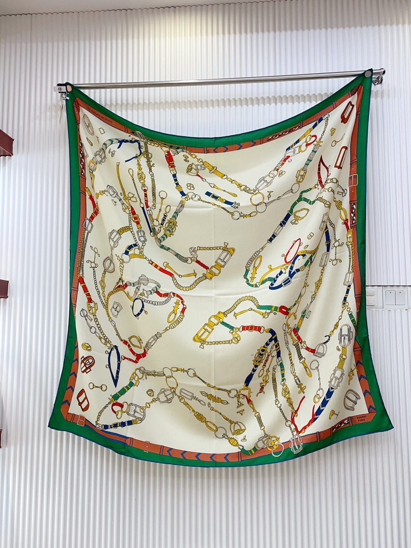 ✨✨【双面同色 丝毛款】H家羊绒新款 买了都说好看‼️推荐💕【跃动的马儿 140】羊绒方巾‼️H家ZG爆