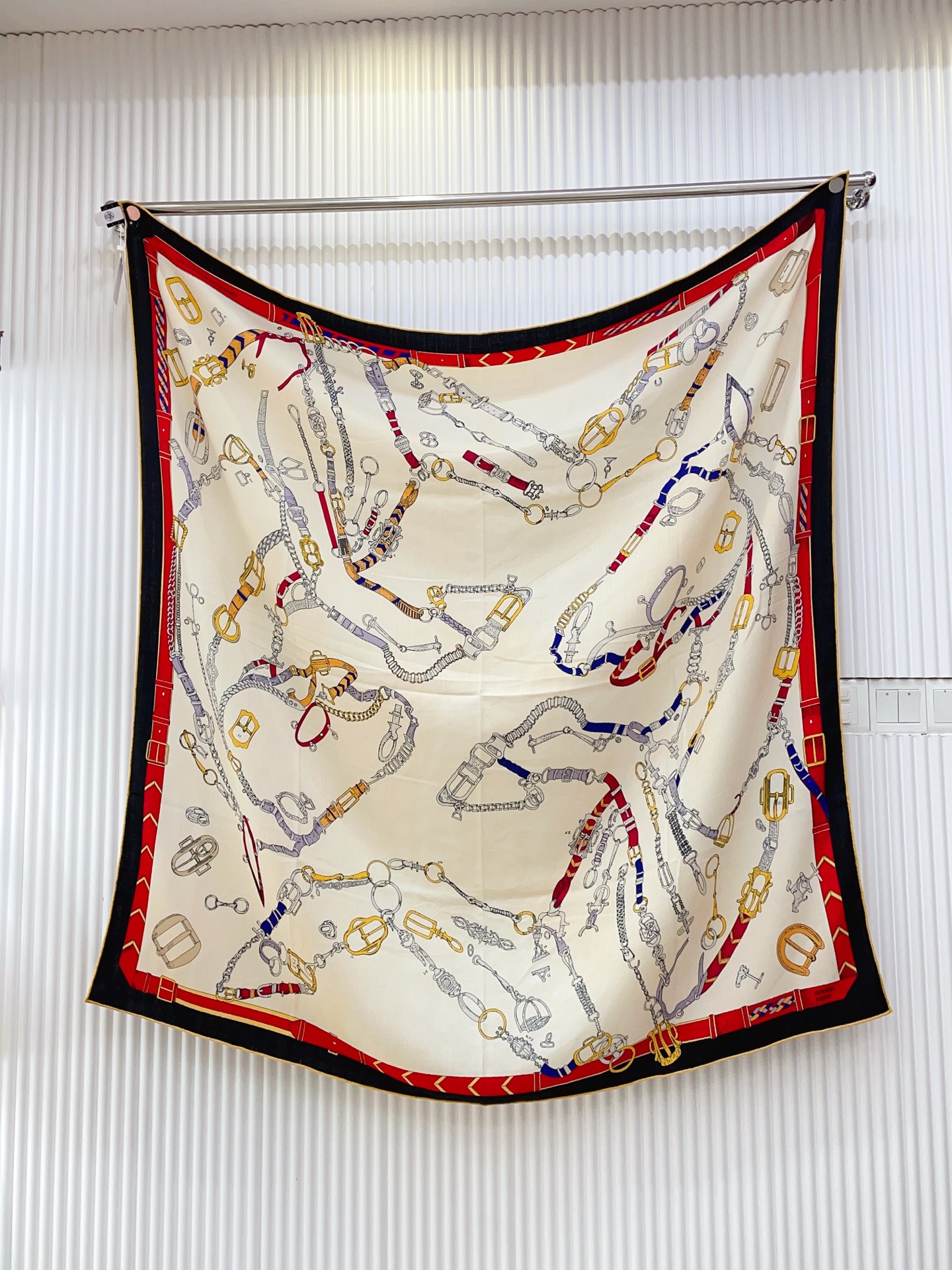 ✨✨【双面同色 丝毛款】H家羊绒新款 买了都说好看‼️推荐💕【跃动的马儿 140】羊绒方巾‼️H家ZG爆