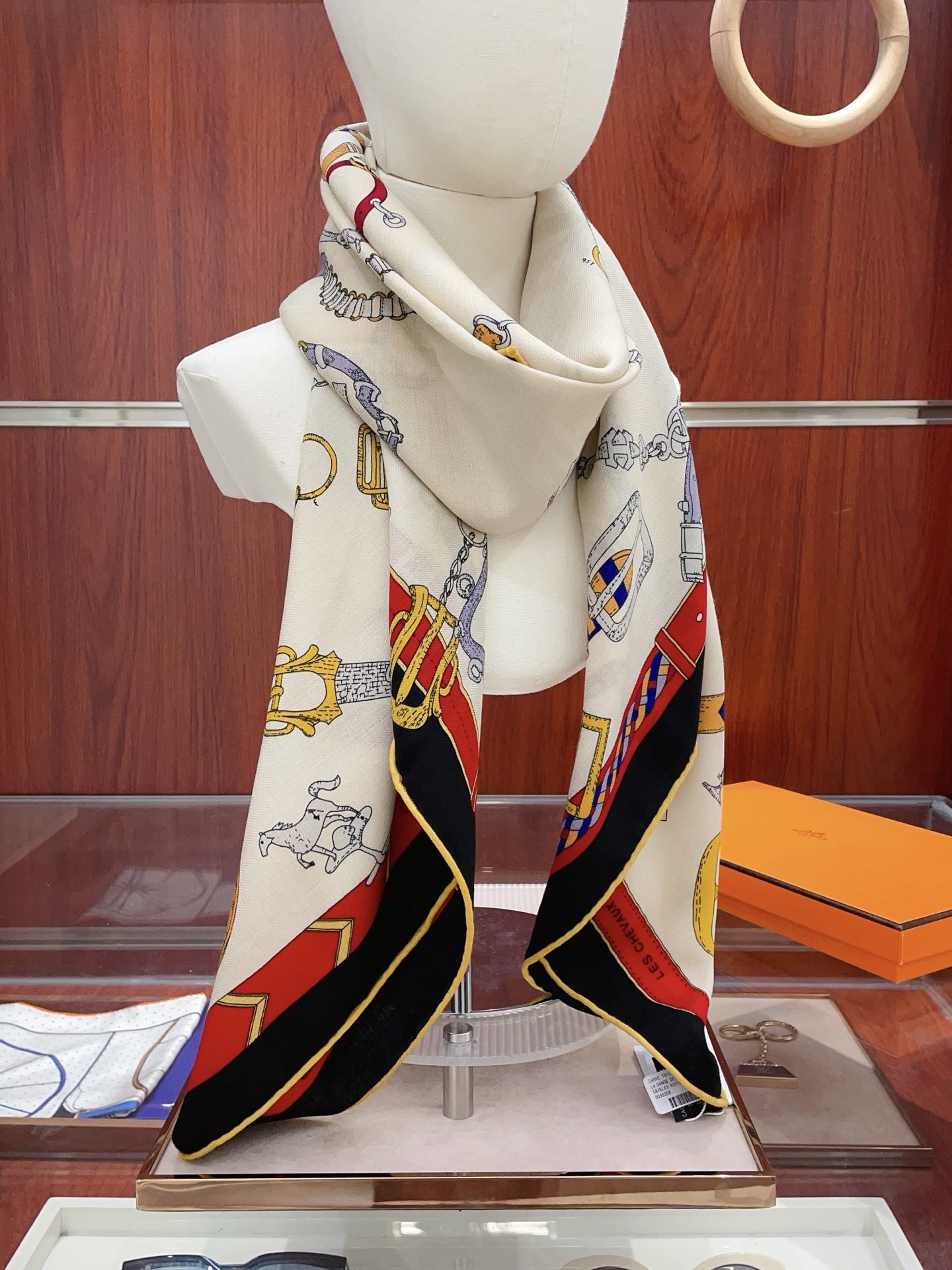 ✨✨【双面同色 丝毛款】H家羊绒新款 买了都说好看‼️推荐💕【跃动的马儿 140】羊绒方巾‼️H家ZG爆