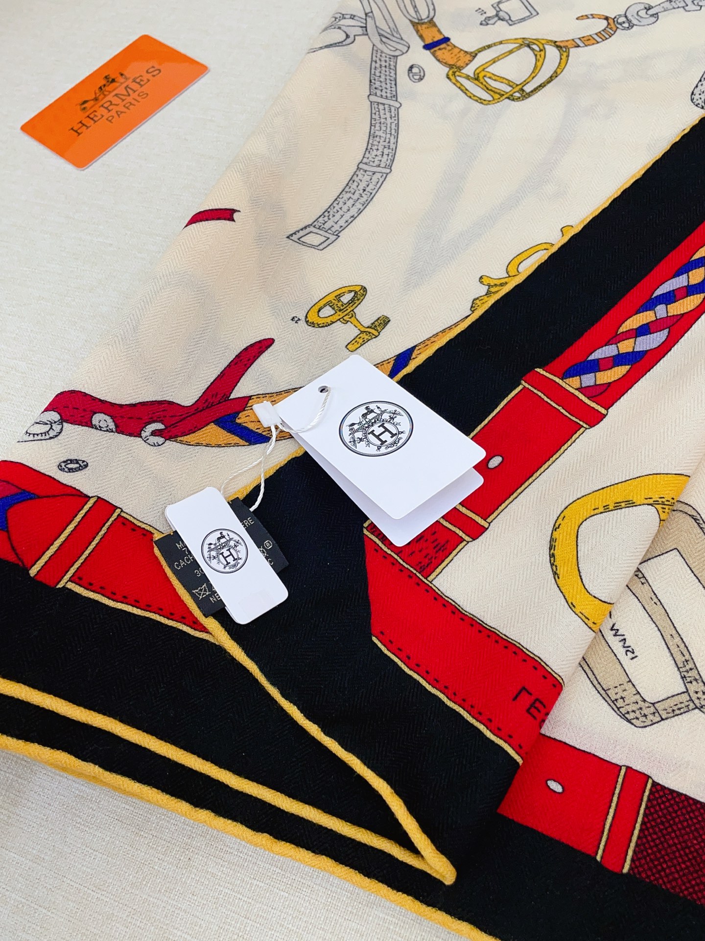 ✨✨【双面同色 丝毛款】H家羊绒新款 买了都说好看‼️推荐💕【跃动的马儿 140】羊绒方巾‼️H家ZG爆