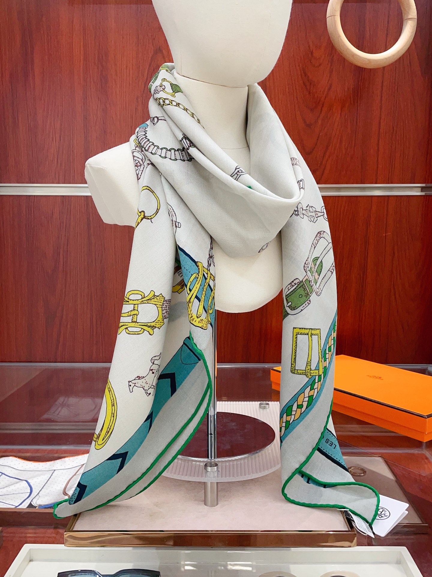 ✨✨【双面同色 丝毛款】H家羊绒新款 买了都说好看‼️推荐💕【跃动的马儿 140】羊绒方巾‼️H家ZG爆