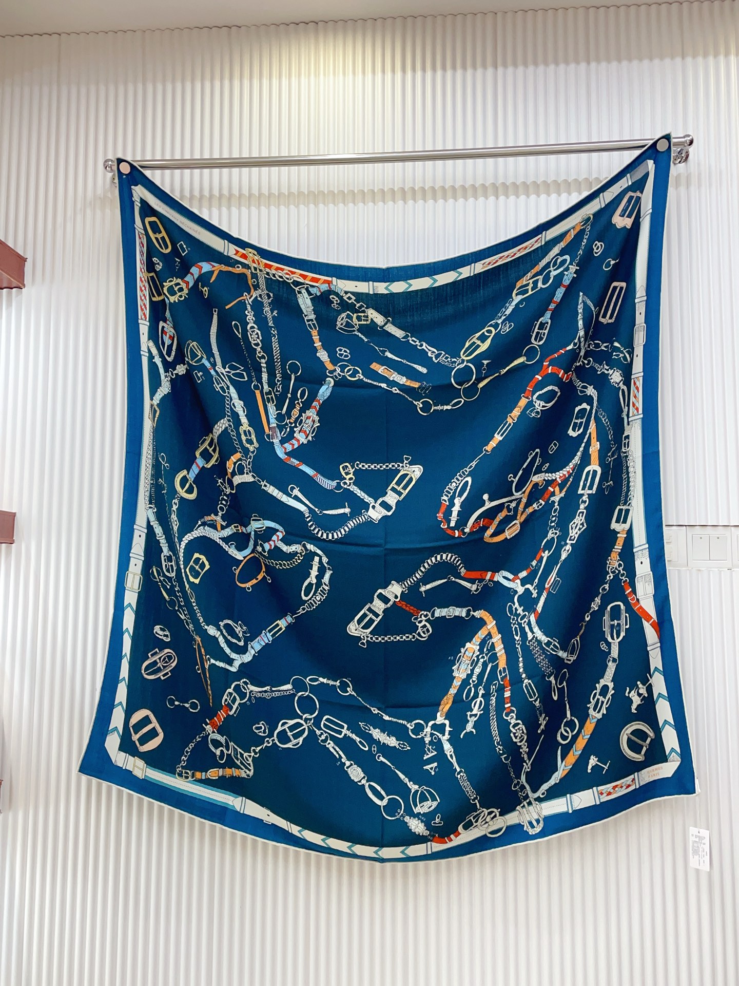 ✨✨【双面同色 丝毛款】H家羊绒新款 买了都说好看‼️推荐💕【跃动的马儿 140】羊绒方巾‼️H家ZG爆