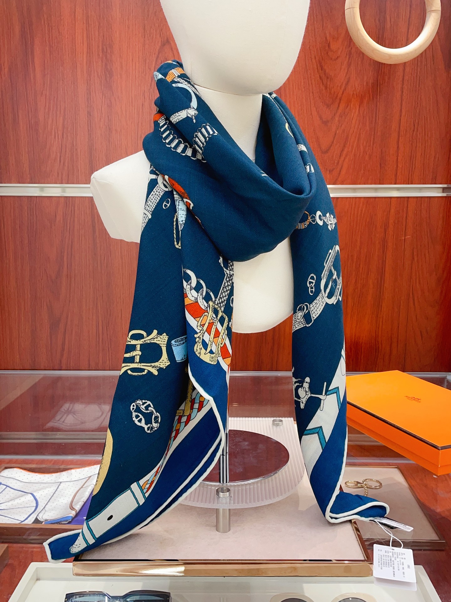 ✨✨【双面同色 丝毛款】H家羊绒新款 买了都说好看‼️推荐💕【跃动的马儿 140】羊绒方巾‼️H家ZG爆