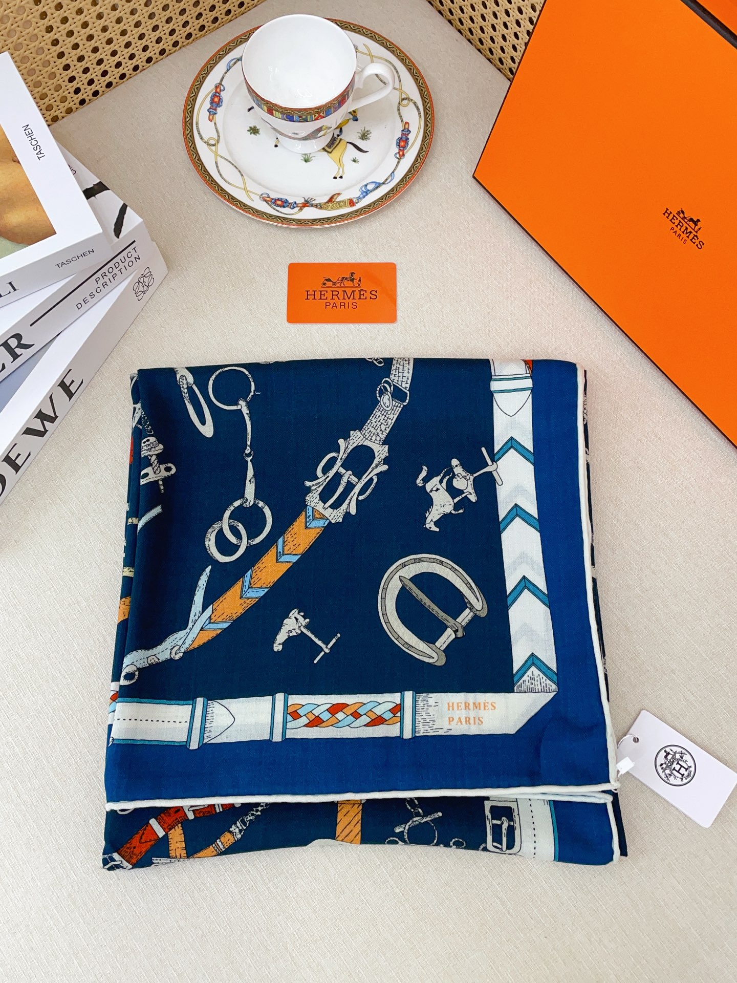 ✨✨【双面同色 丝毛款】H家羊绒新款 买了都说好看‼️推荐💕【跃动的马儿 140】羊绒方巾‼️H家ZG爆