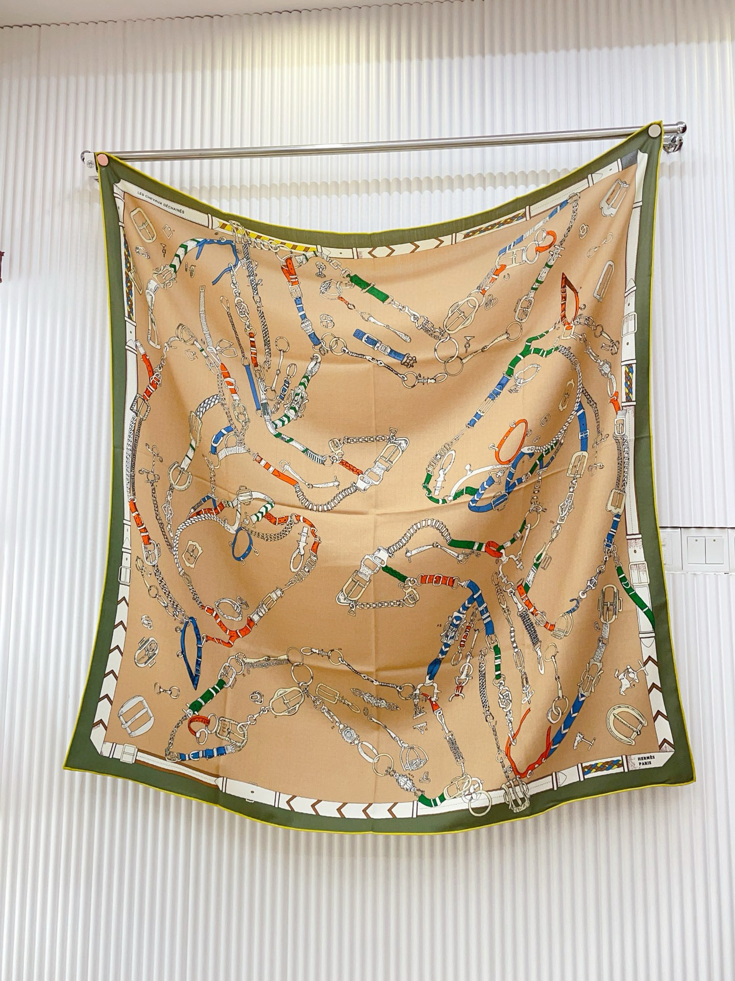 ✨✨【双面同色 丝毛款】H家羊绒新款 买了都说好看‼️推荐💕【跃动的马儿 140】羊绒方巾‼️H家ZG爆