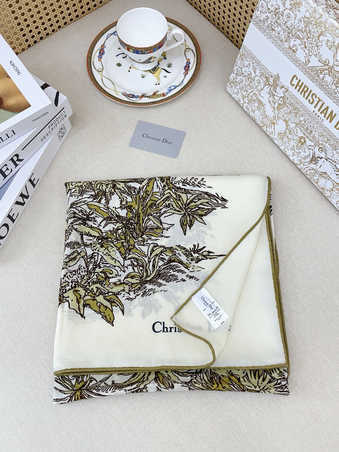 ✨✨【双面同色 丝毛款】CD家羊绒新款 买了都说好看‼️推荐💕双面同色羊绒方巾‼️D家ZG爆款🎁💟立体呈