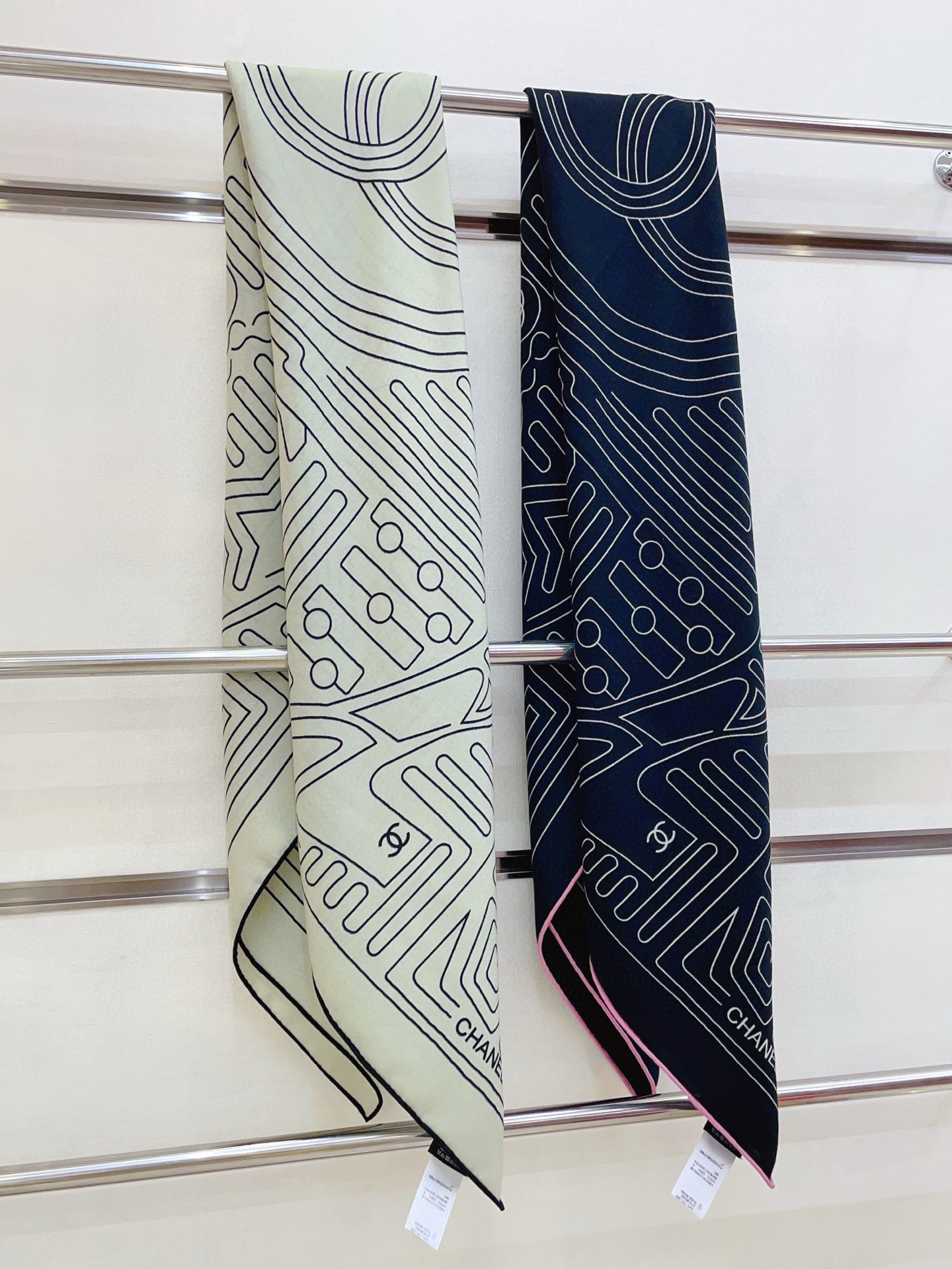 ✨✨✨小香【小香线条条纹140】羊绒方巾‼️抢‼️VIP推荐 ‼️👍下手一定要快【高端 大爱 ‼️纯羊绒