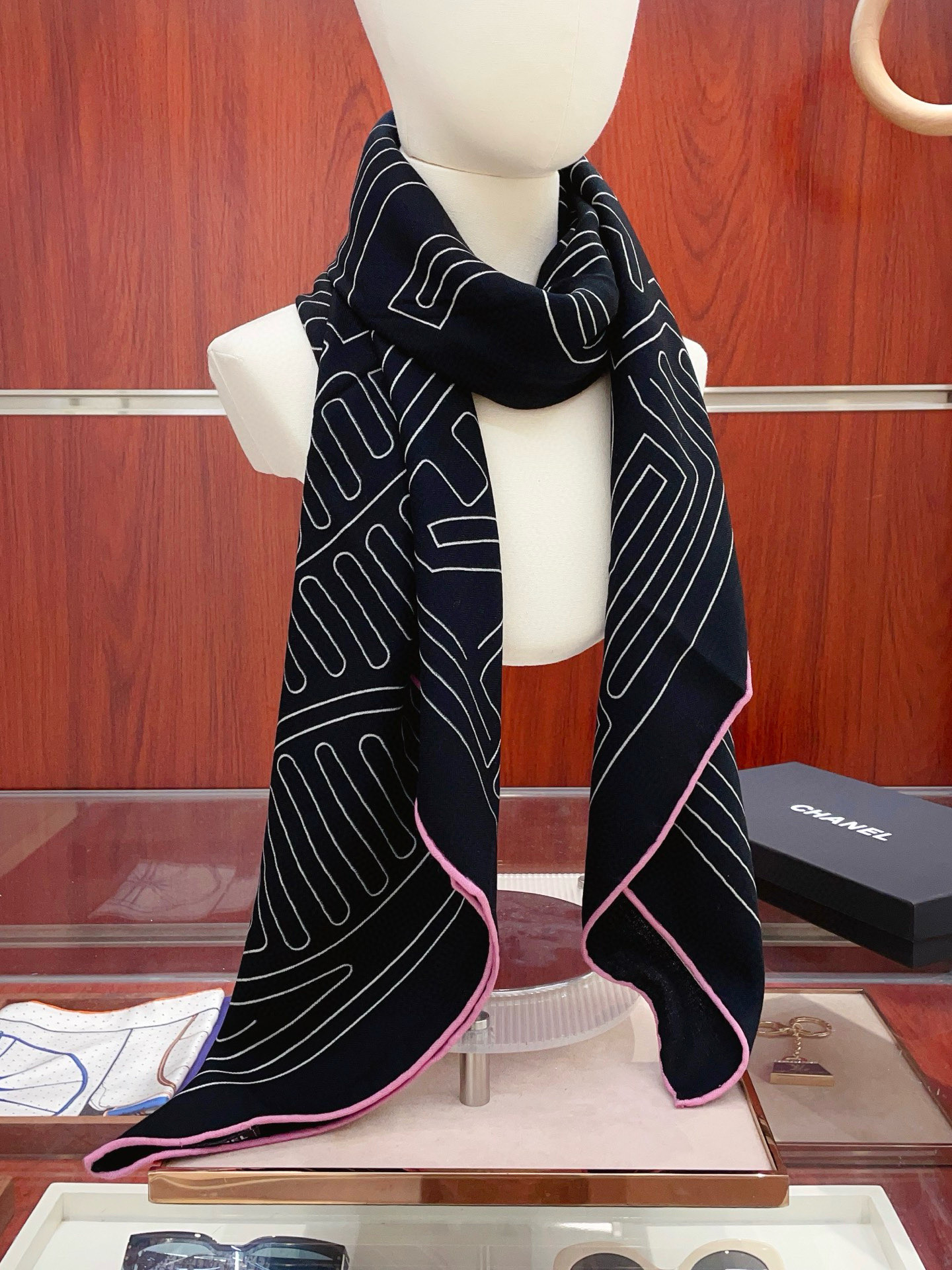 ✨✨✨小香【小香线条条纹140】羊绒方巾‼️抢‼️VIP推荐 ‼️👍下手一定要快【高端 大爱 ‼️纯羊绒