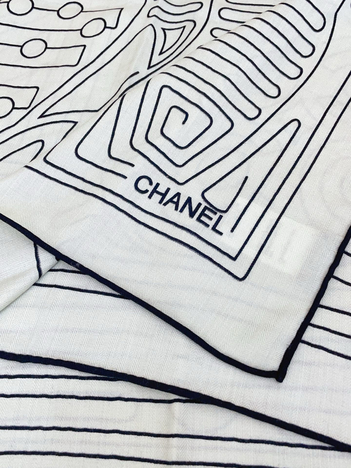 ✨✨✨小香【小香线条条纹140】羊绒方巾‼️抢‼️VIP推荐 ‼️👍下手一定要快【高端 大爱 ‼️纯羊绒