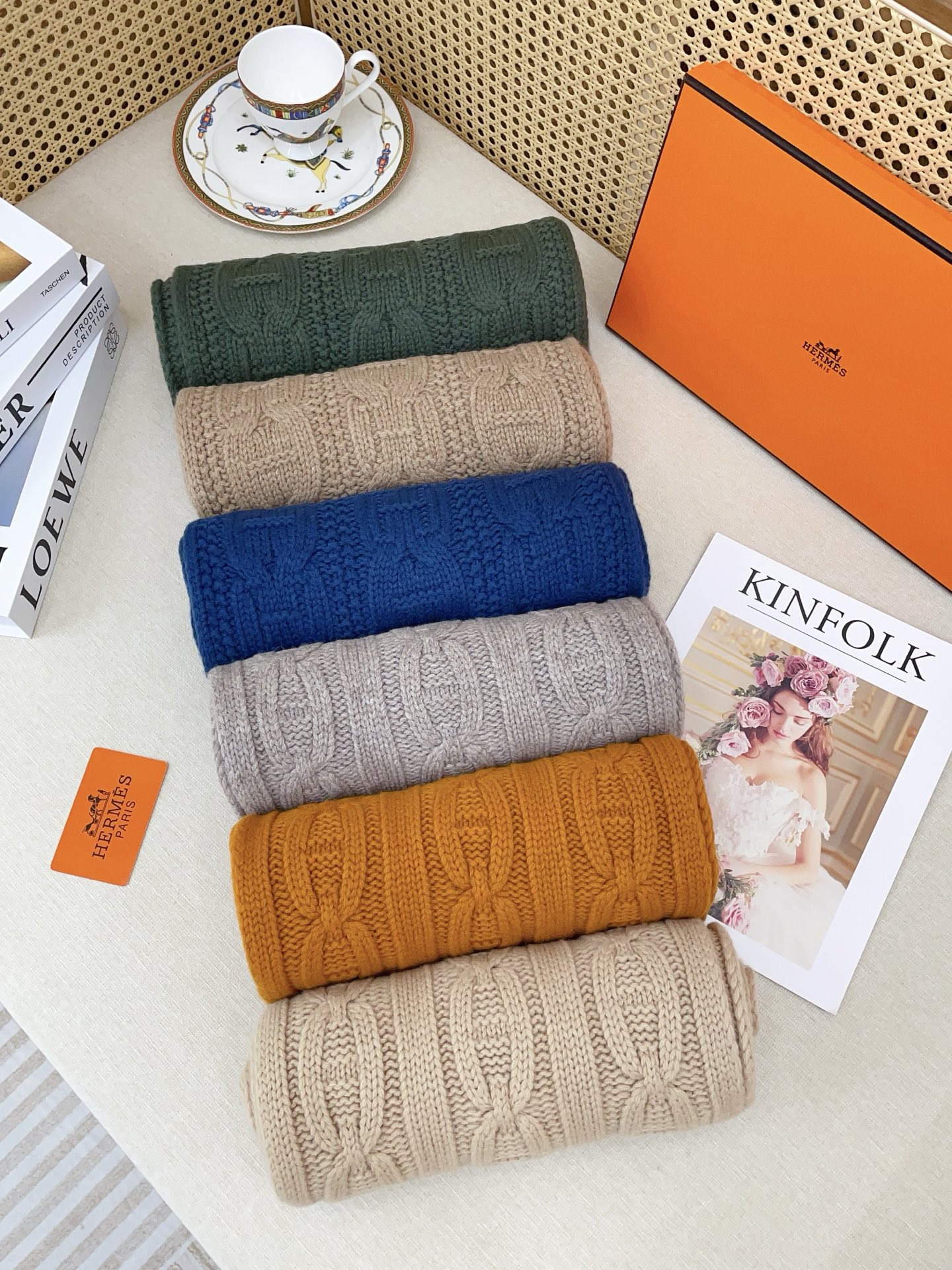 ✨✨H家手工编织情侣💑围巾！低调高级秋冬品味！！】H新款特殊肌理手工编织纹羊绒围巾！！年轻，时髦，自信，