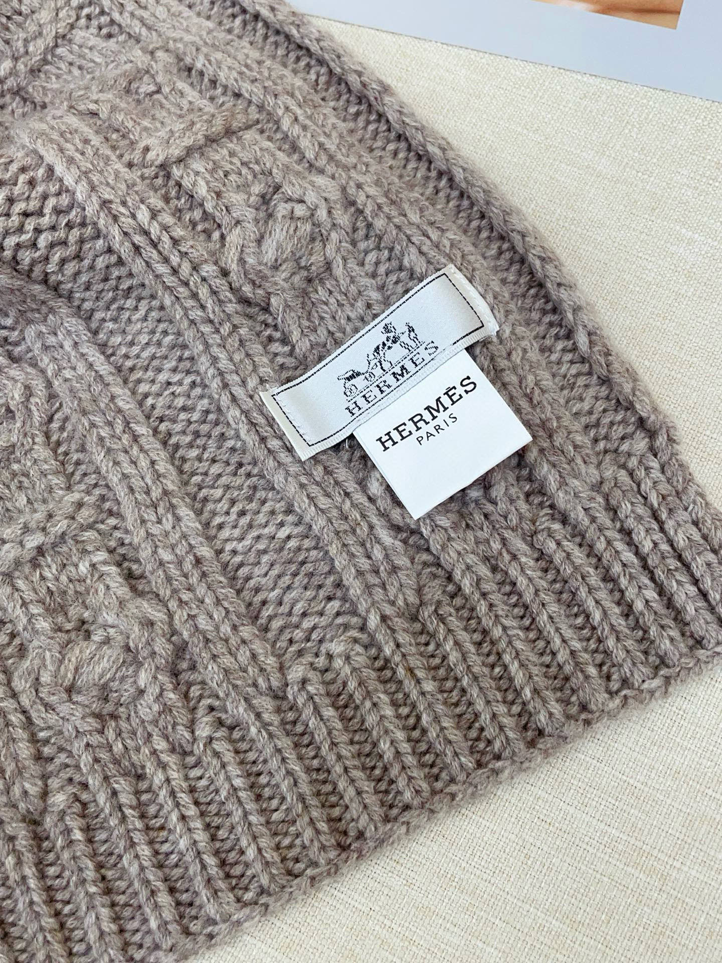 ✨✨H家手工编织情侣💑围巾！低调高级秋冬品味！！】H新款特殊肌理手工编织纹羊绒围巾！！年轻，时髦，自信，