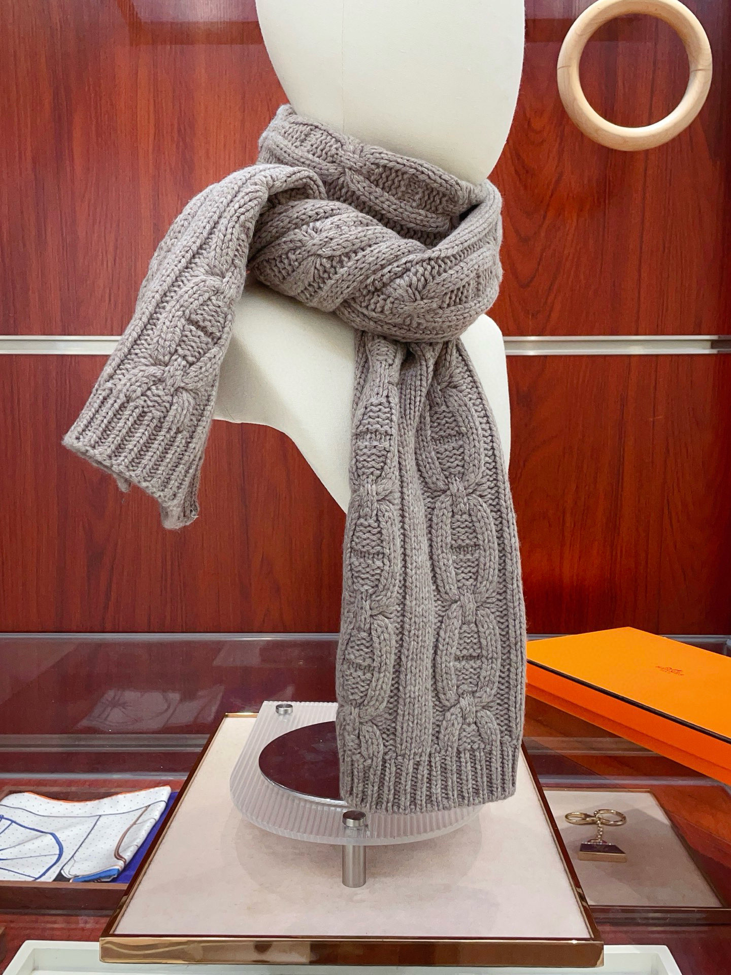 ✨✨H家手工编织情侣💑围巾！低调高级秋冬品味！！】H新款特殊肌理手工编织纹羊绒围巾！！年轻，时髦，自信，