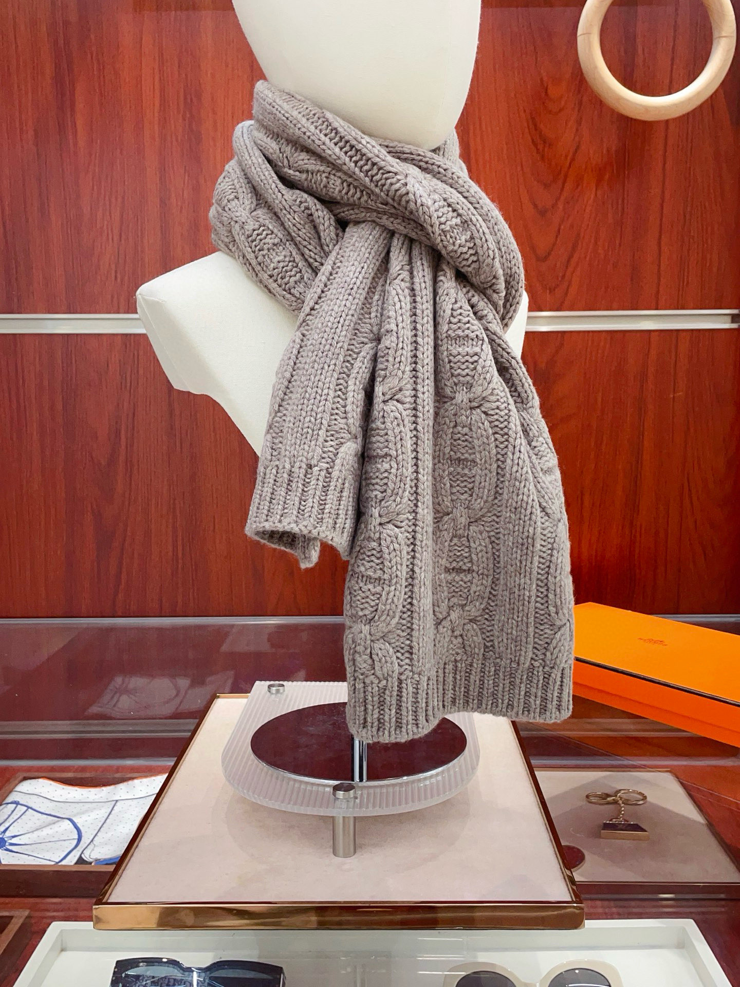 ✨✨H家手工编织情侣💑围巾！低调高级秋冬品味！！】H新款特殊肌理手工编织纹羊绒围巾！！年轻，时髦，自信，