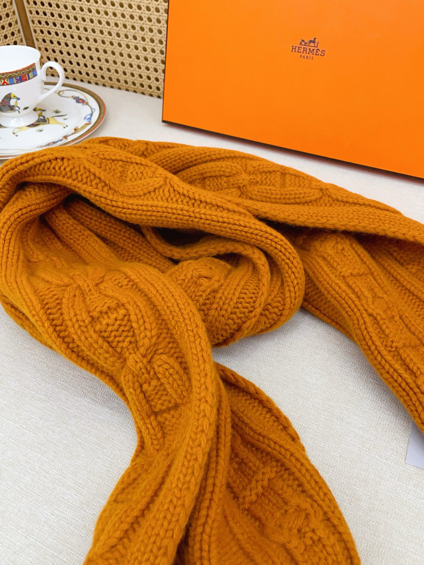 ✨✨H家手工编织情侣💑围巾！低调高级秋冬品味！！】H新款特殊肌理手工编织纹羊绒围巾！！年轻，时髦，自信，