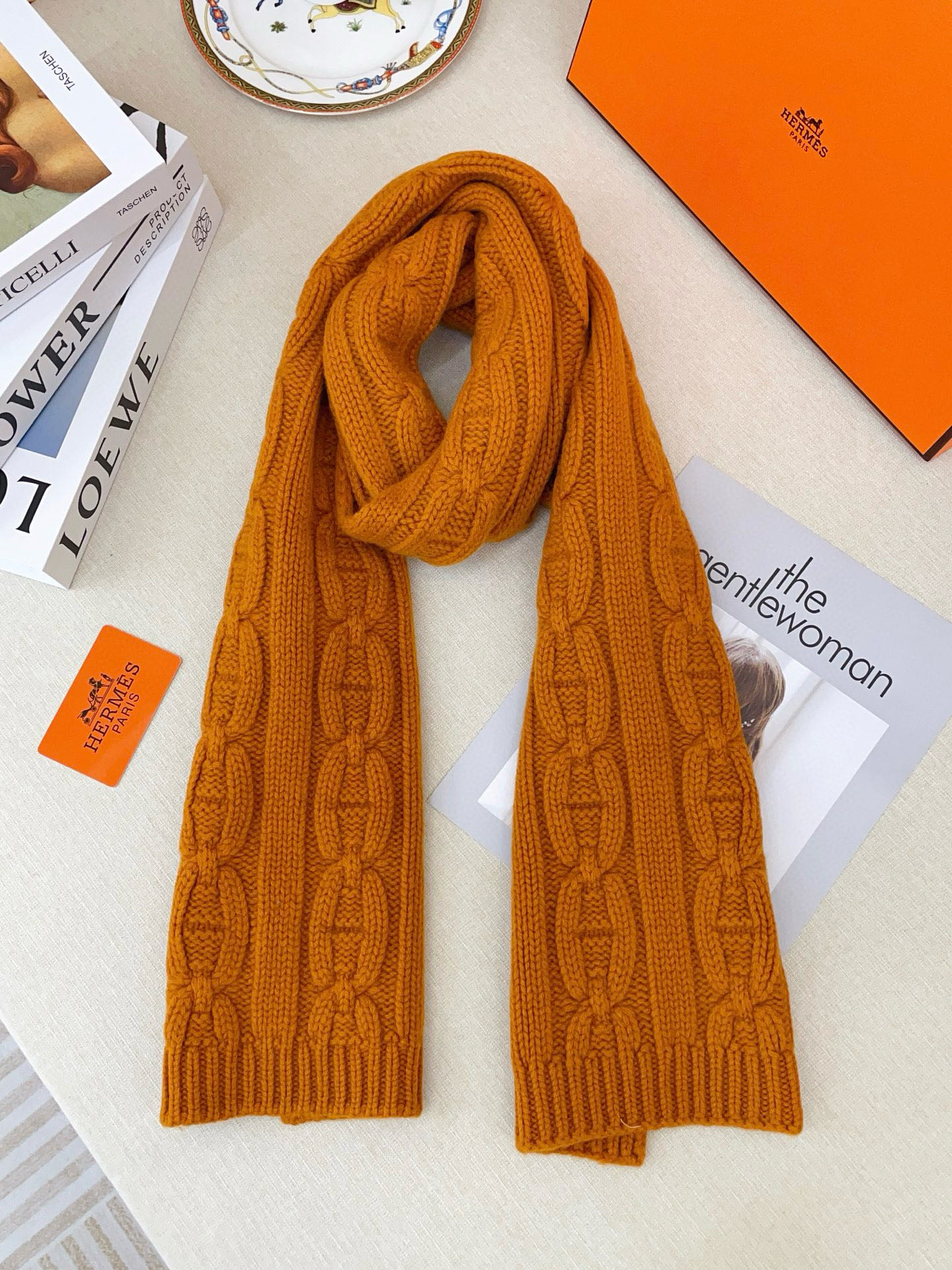 ✨✨H家手工编织情侣💑围巾！低调高级秋冬品味！！】H新款特殊肌理手工编织纹羊绒围巾！！年轻，时髦，自信，