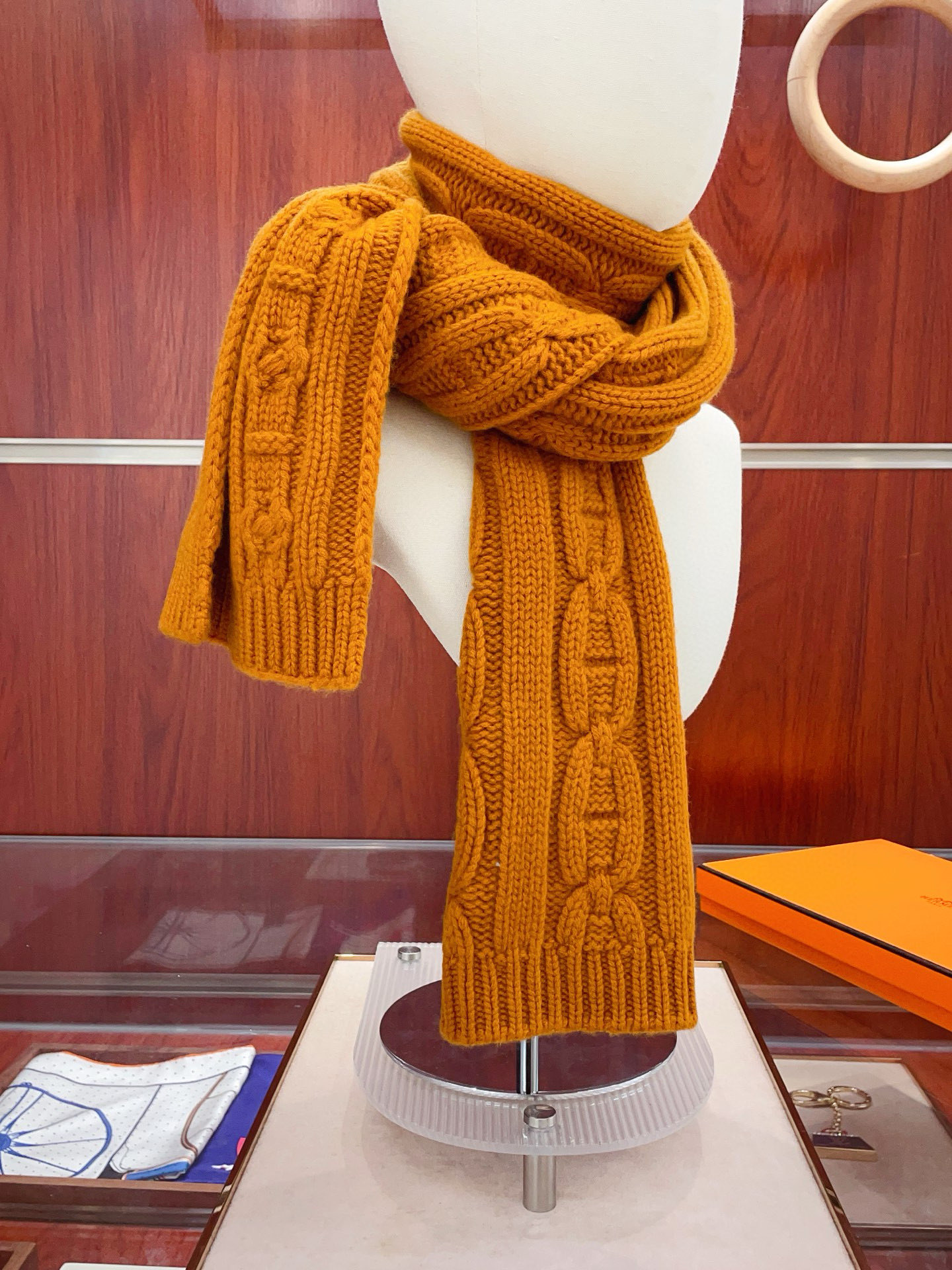 ✨✨H家手工编织情侣💑围巾！低调高级秋冬品味！！】H新款特殊肌理手工编织纹羊绒围巾！！年轻，时髦，自信，