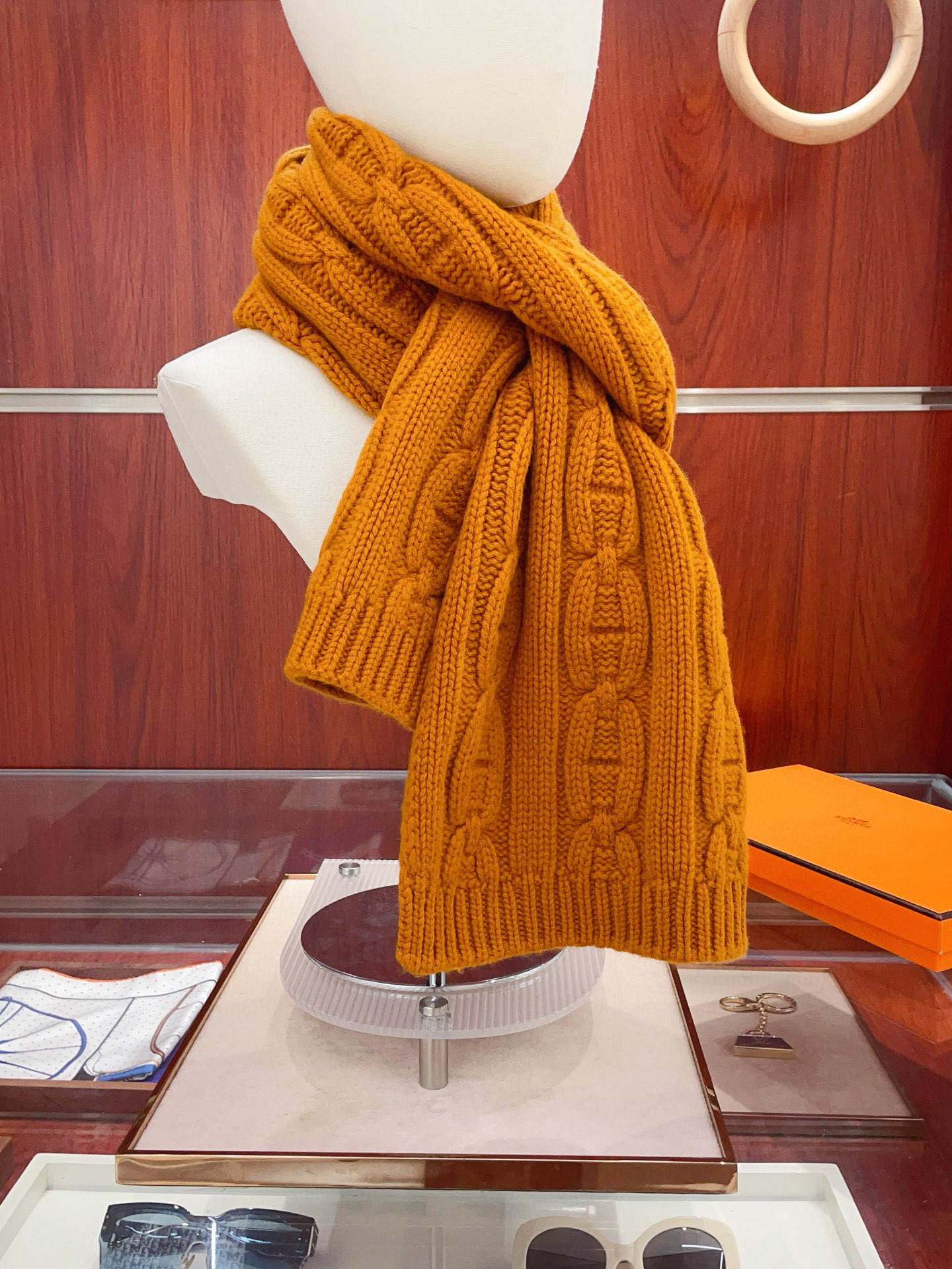 ✨✨H家手工编织情侣💑围巾！低调高级秋冬品味！！】H新款特殊肌理手工编织纹羊绒围巾！！年轻，时髦，自信，