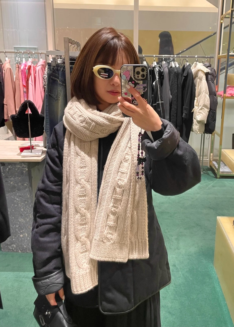 ✨✨H家手工编织情侣💑围巾！低调高级秋冬品味！！】H新款特殊肌理手工编织纹羊绒围巾！！年轻，时髦，自信，