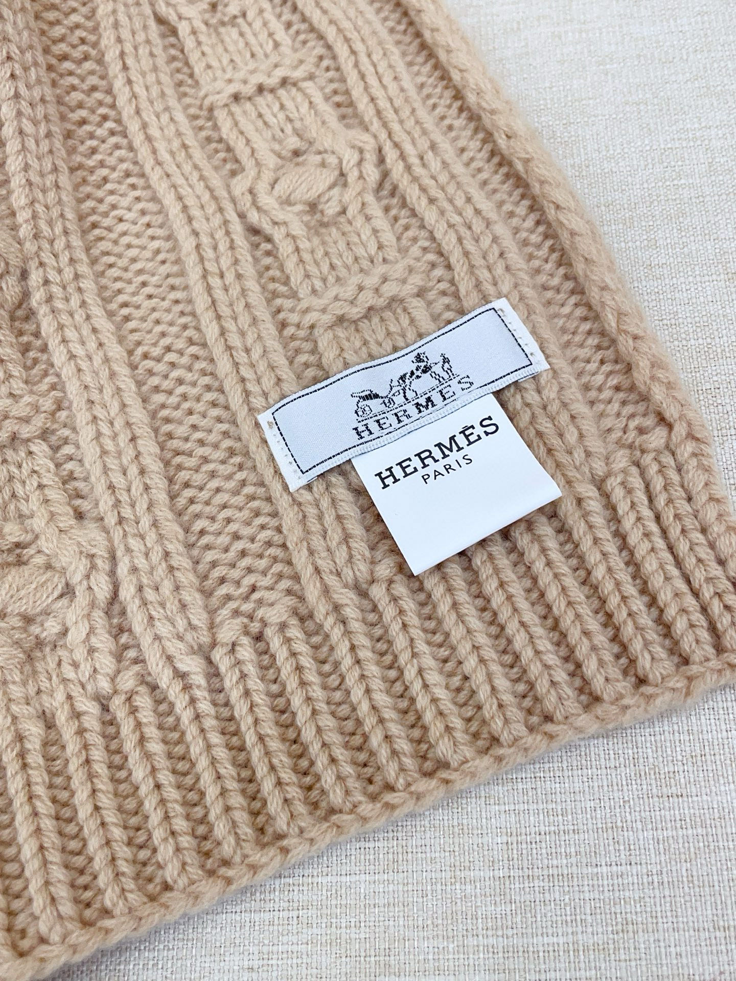 ✨✨H家手工编织情侣💑围巾！低调高级秋冬品味！！】H新款特殊肌理手工编织纹羊绒围巾！！年轻，时髦，自信，