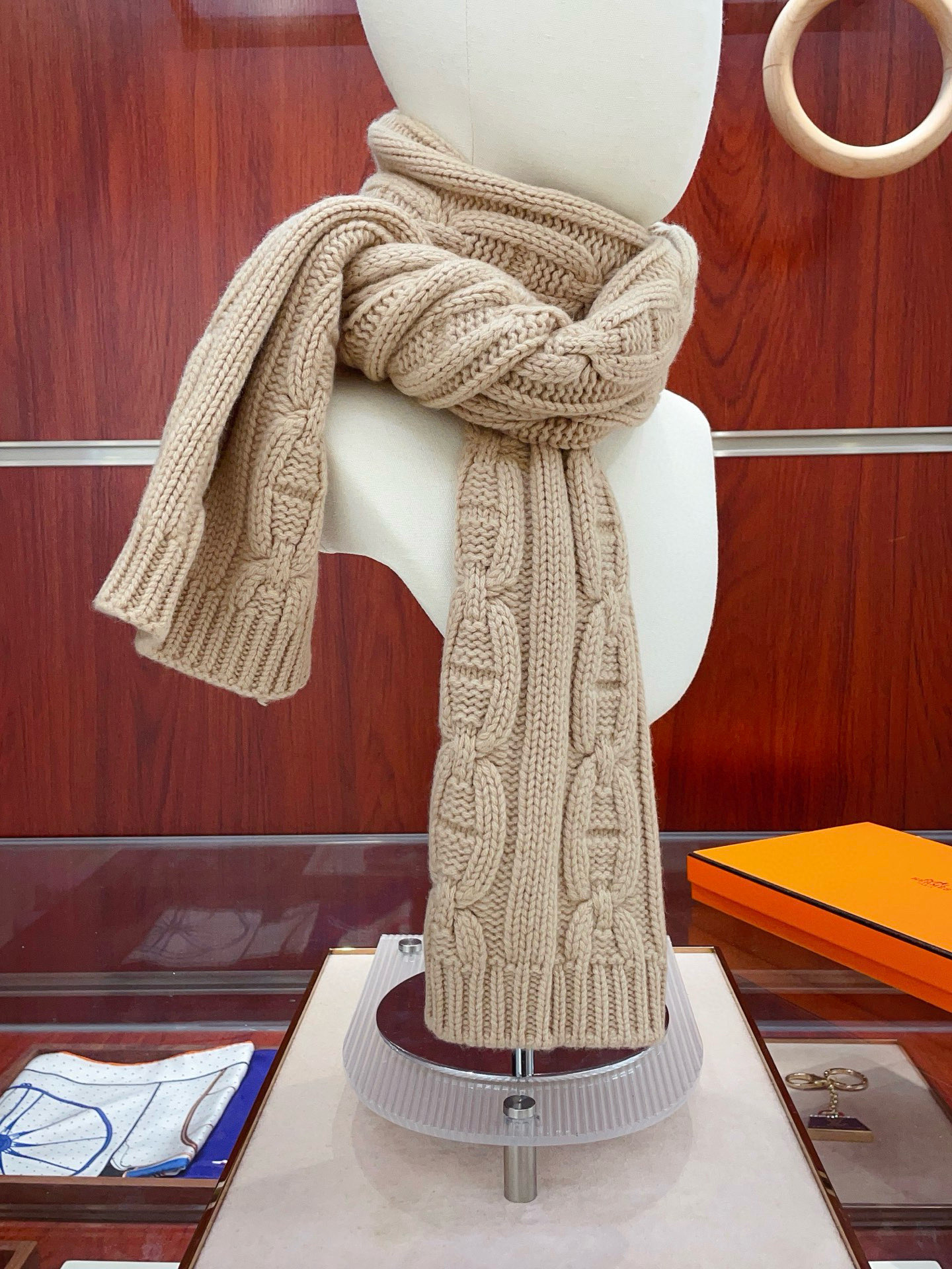 ✨✨H家手工编织情侣💑围巾！低调高级秋冬品味！！】H新款特殊肌理手工编织纹羊绒围巾！！年轻，时髦，自信，