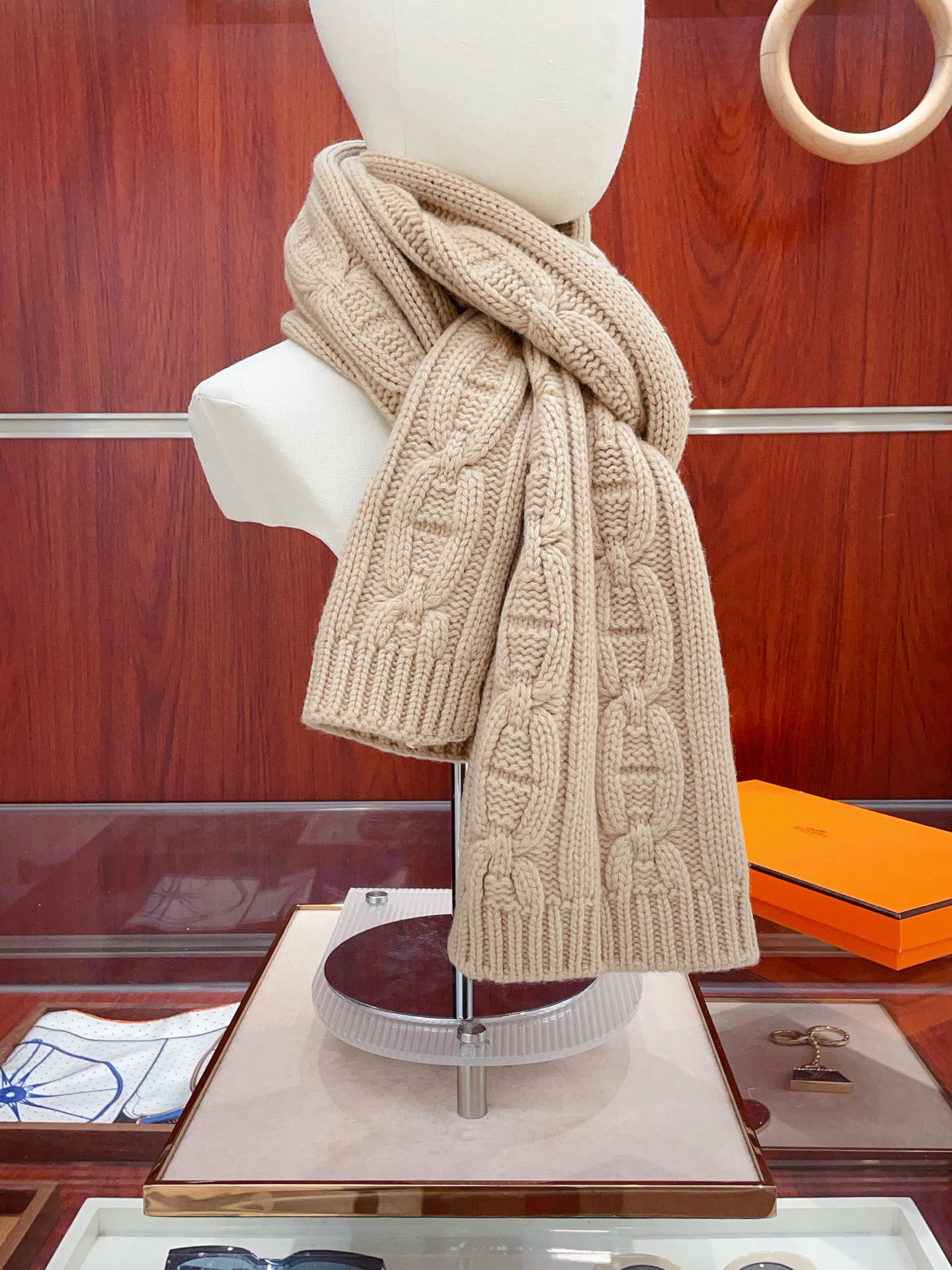 ✨✨H家手工编织情侣💑围巾！低调高级秋冬品味！！】H新款特殊肌理手工编织纹羊绒围巾！！年轻，时髦，自信，