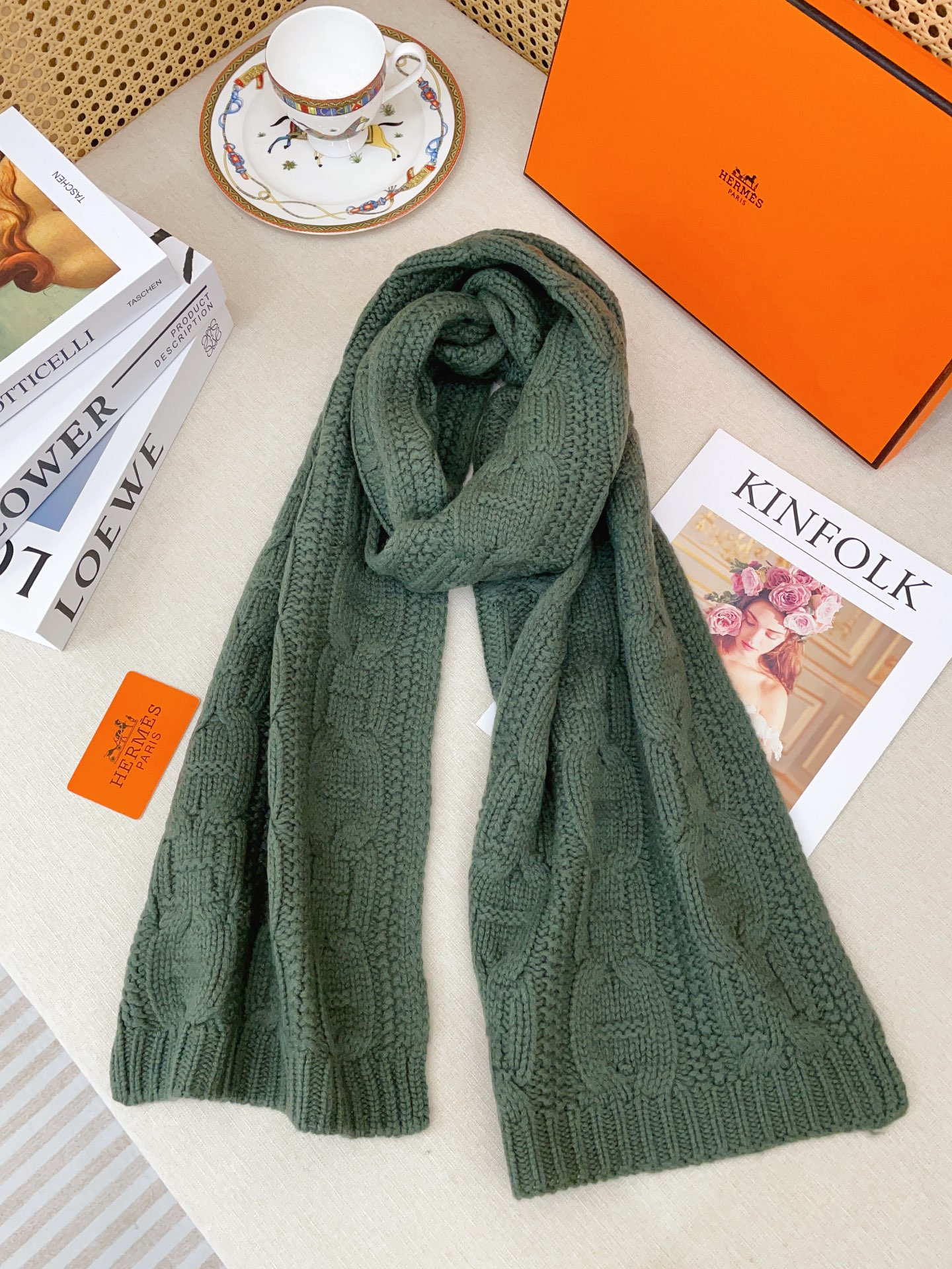 ✨✨H家手工编织情侣💑围巾！低调高级秋冬品味！！】H新款特殊肌理手工编织纹羊绒围巾！！年轻，时髦，自信，