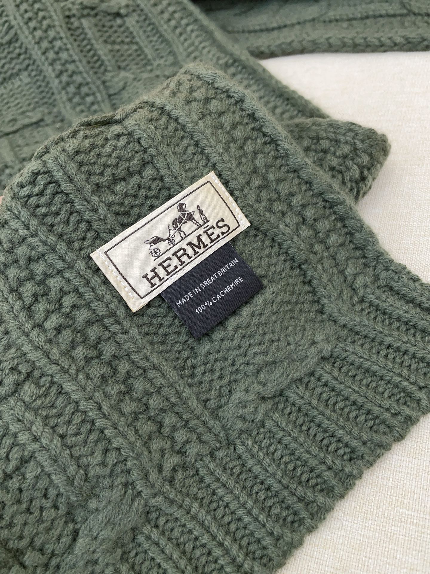 ✨✨H家手工编织情侣💑围巾！低调高级秋冬品味！！】H新款特殊肌理手工编织纹羊绒围巾！！年轻，时髦，自信，