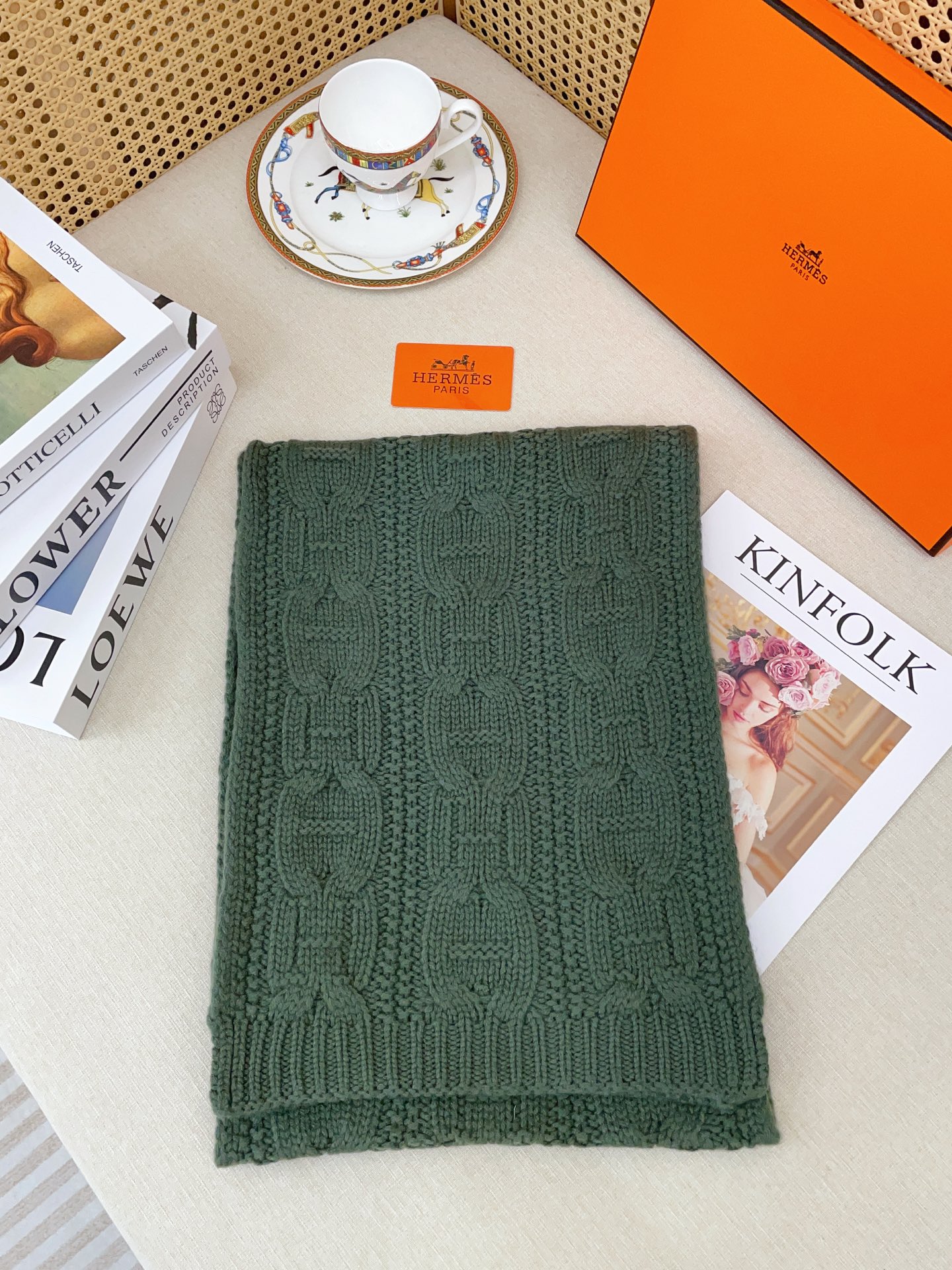 ✨✨H家手工编织情侣💑围巾！低调高级秋冬品味！！】H新款特殊肌理手工编织纹羊绒围巾！！年轻，时髦，自信，