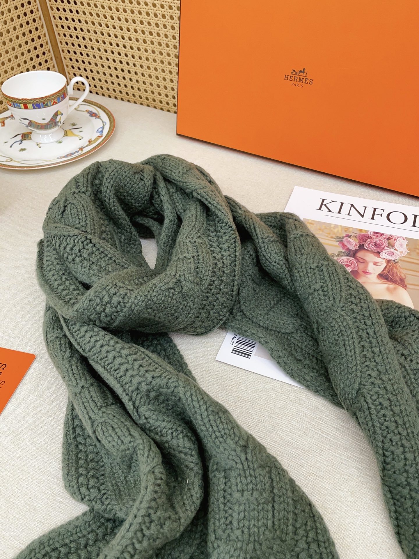 ✨✨H家手工编织情侣💑围巾！低调高级秋冬品味！！】H新款特殊肌理手工编织纹羊绒围巾！！年轻，时髦，自信，