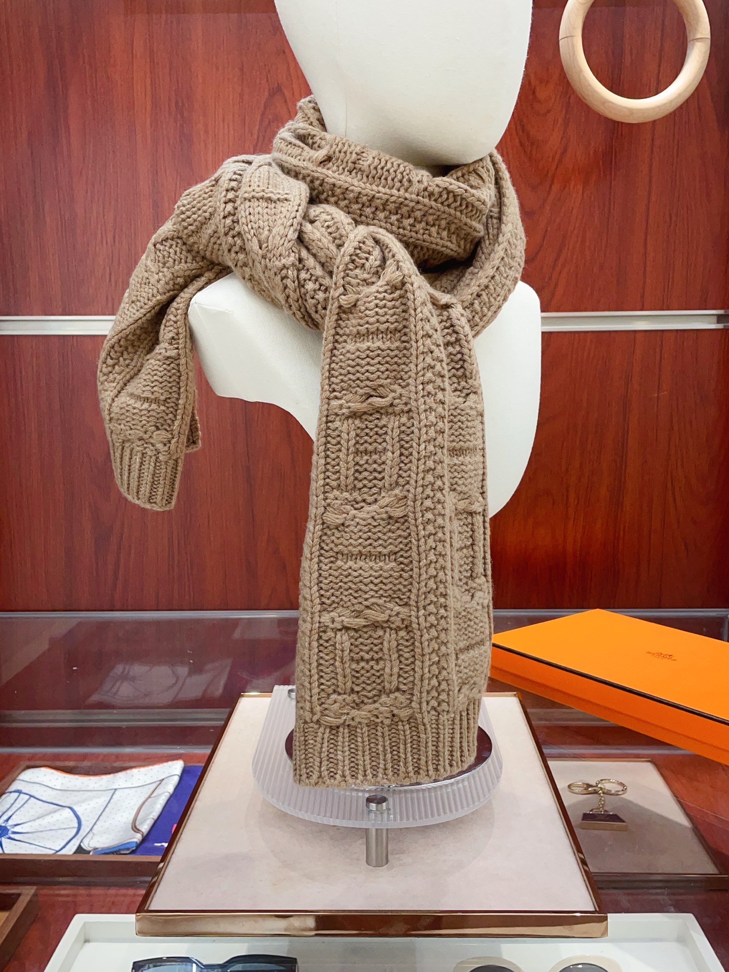 ✨✨H家手工编织情侣💑围巾！低调高级秋冬品味！！】H新款特殊肌理手工编织纹羊绒围巾！！年轻，时髦，自信，