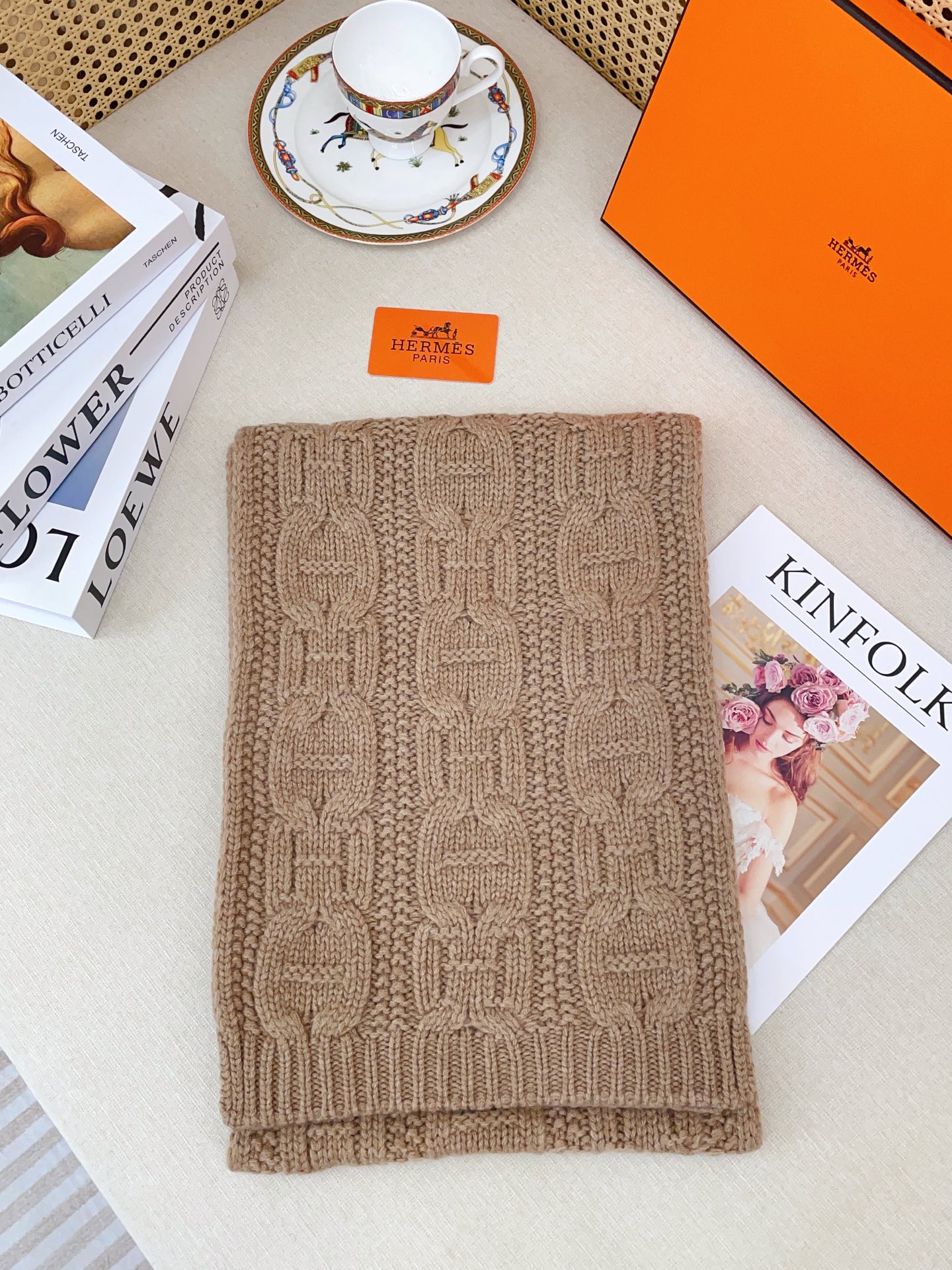 ✨✨H家手工编织情侣💑围巾！低调高级秋冬品味！！】H新款特殊肌理手工编织纹羊绒围巾！！年轻，时髦，自信，