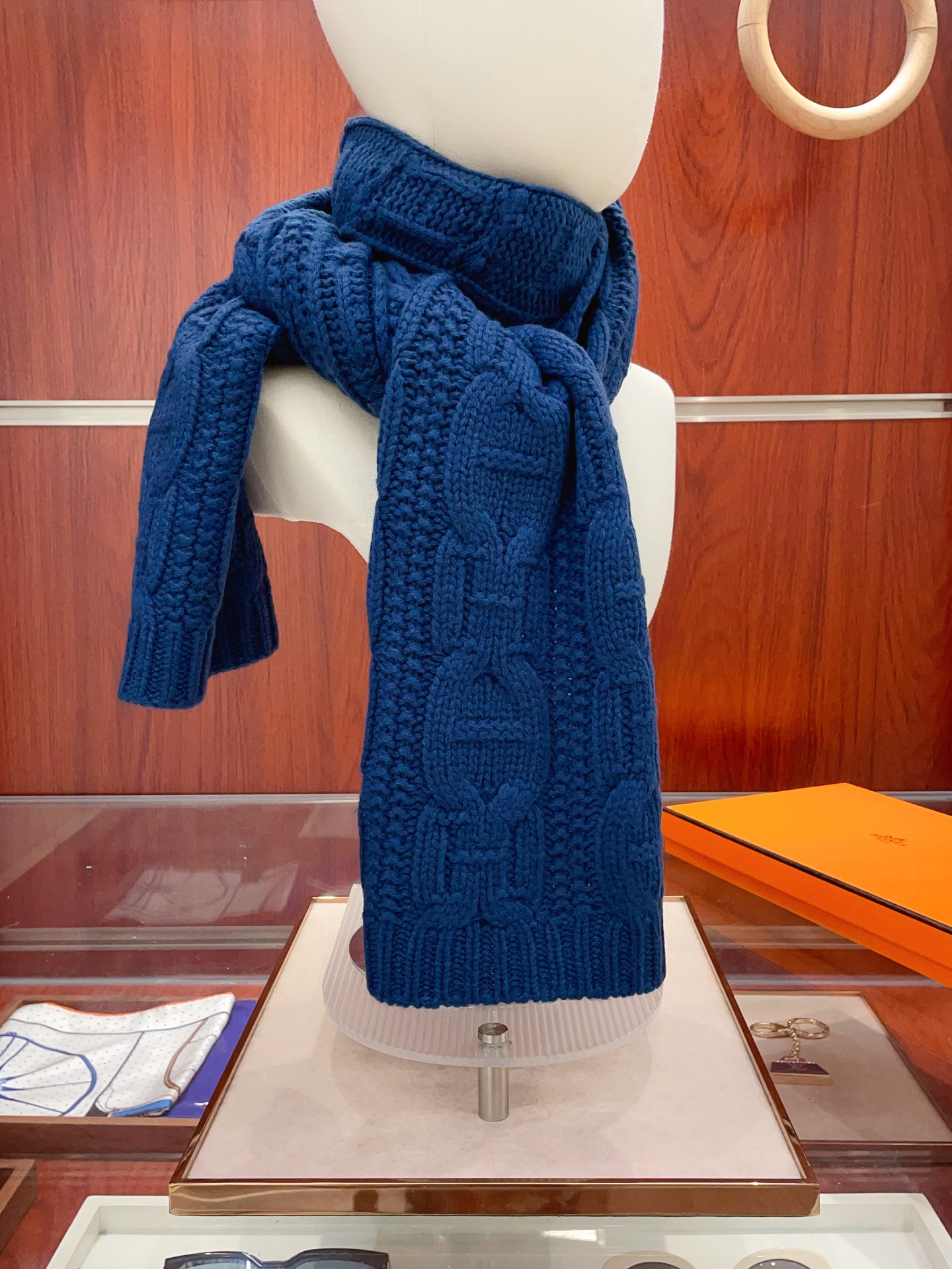 ✨✨H家手工编织情侣💑围巾！低调高级秋冬品味！！】H新款特殊肌理手工编织纹羊绒围巾！！年轻，时髦，自信，