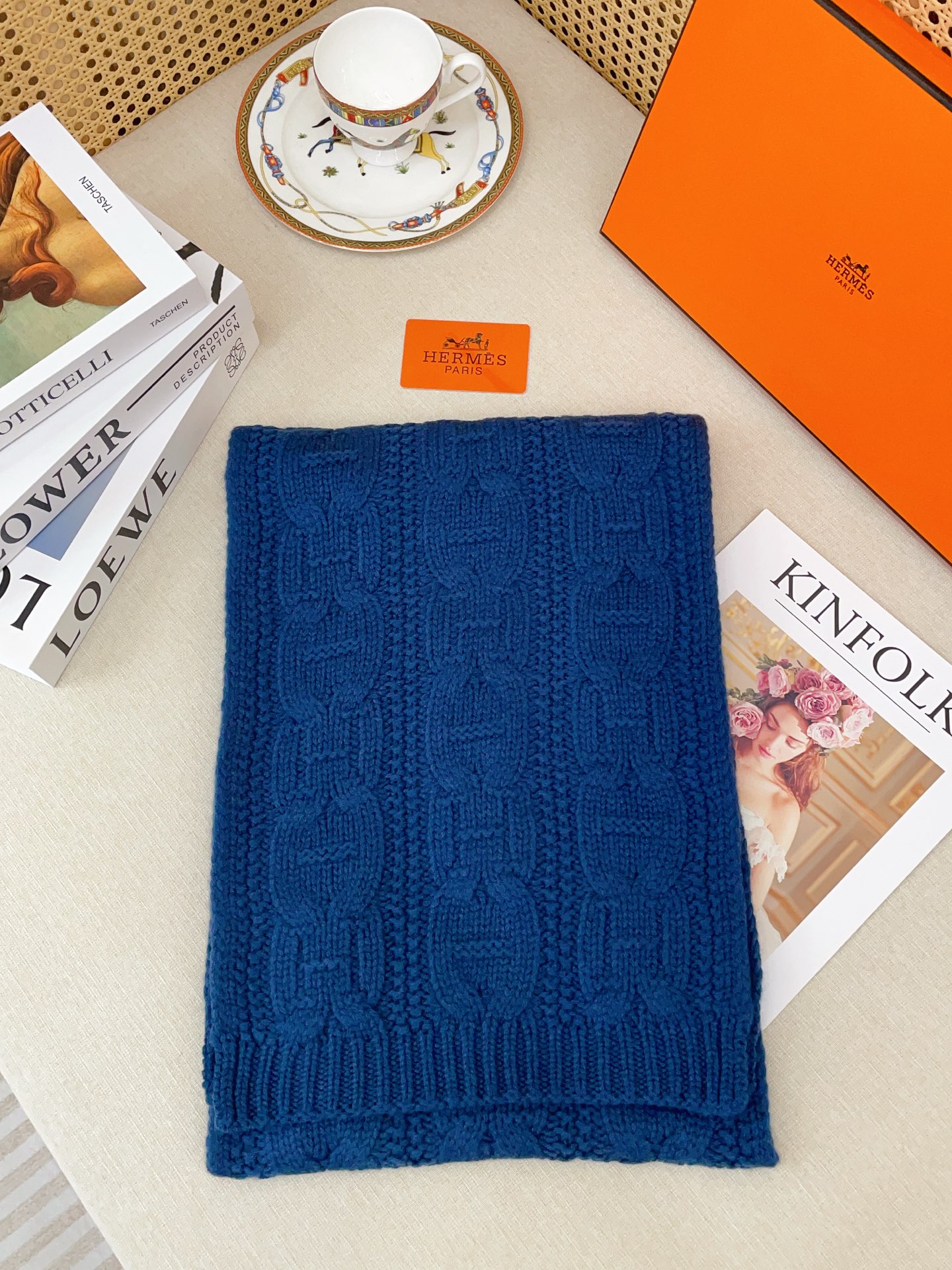 ✨✨H家手工编织情侣💑围巾！低调高级秋冬品味！！】H新款特殊肌理手工编织纹羊绒围巾！！年轻，时髦，自信，