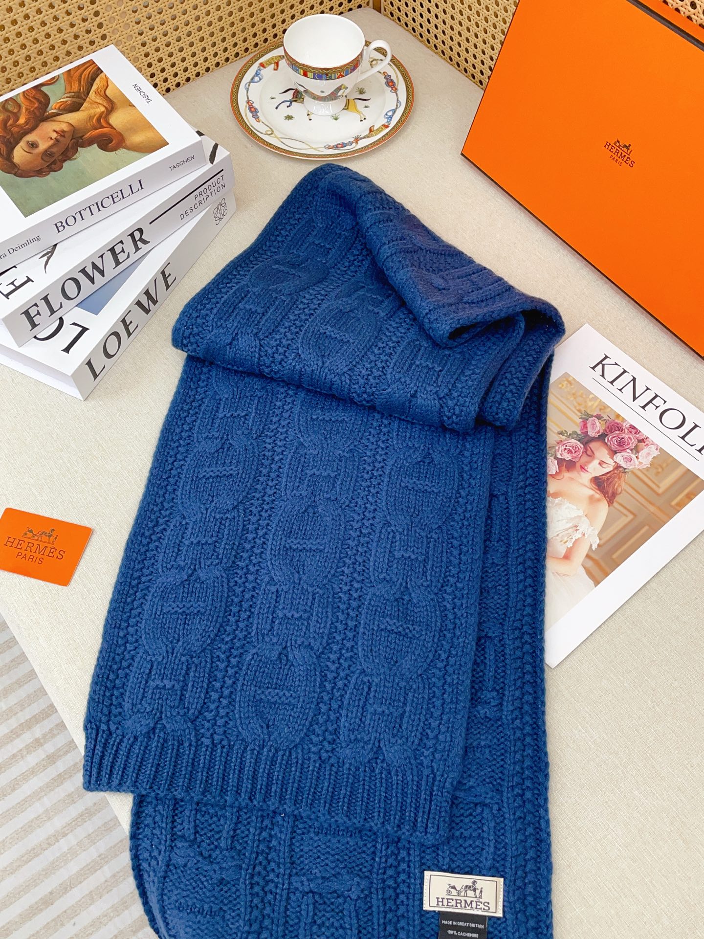 ✨✨H家手工编织情侣💑围巾！低调高级秋冬品味！！】H新款特殊肌理手工编织纹羊绒围巾！！年轻，时髦，自信，