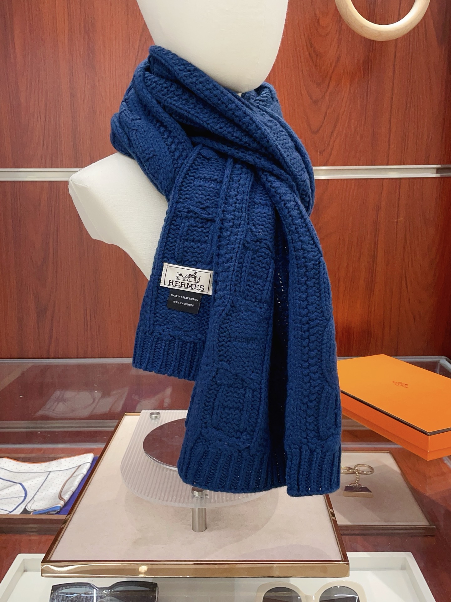 ✨✨H家手工编织情侣💑围巾！低调高级秋冬品味！！】H新款特殊肌理手工编织纹羊绒围巾！！年轻，时髦，自信，