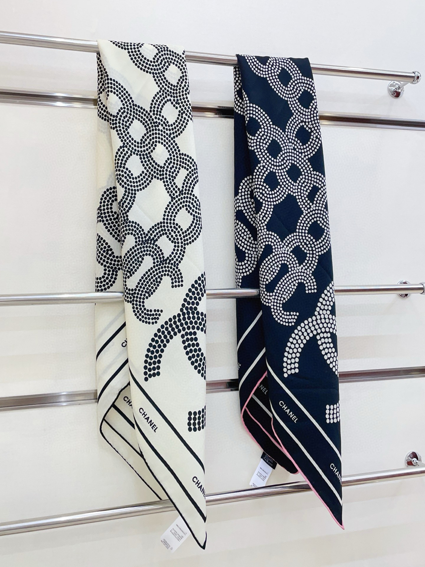 ✨✨【双面同色 丝毛款】小香 羊绒方巾‼️抢‼️VIP推荐 ‼️👍下手一定要快【高端 大爱 ‼️纯羊绒 