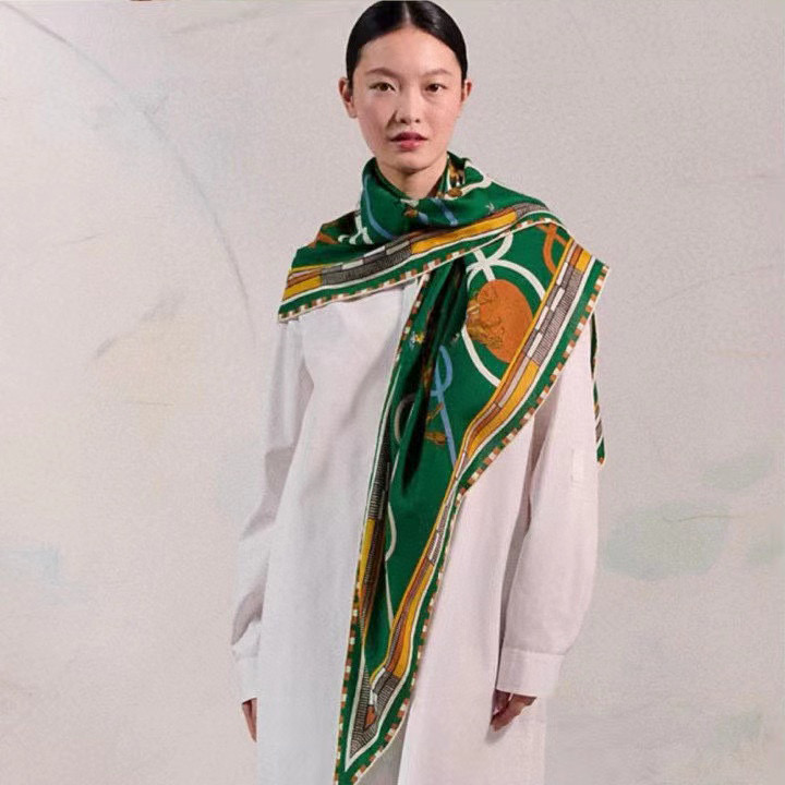 ✨✨【加厚丝毛款 双面同色】上新💏顶级H家专柜最新款【回转布与蛇型前进 大三角巾】多功能三角巾 🎀🎀，色