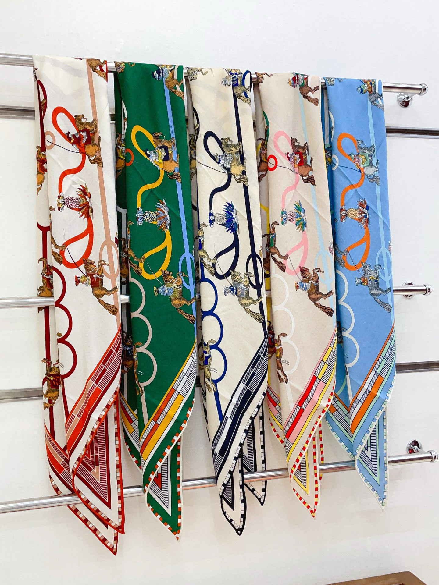 ✨✨【加厚丝毛款 双面同色】上新💏顶级H家专柜最新款【回转布与蛇型前进 大三角巾】多功能三角巾 🎀🎀，色