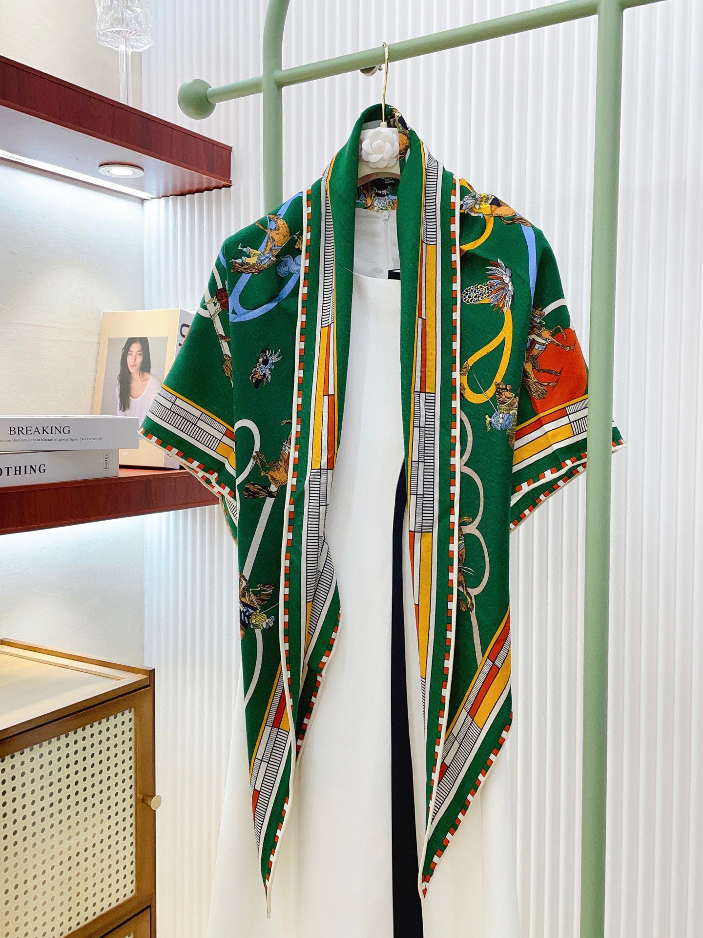 ✨✨【加厚丝毛款 双面同色】上新💏顶级H家专柜最新款【回转布与蛇型前进 大三角巾】多功能三角巾 🎀🎀，色