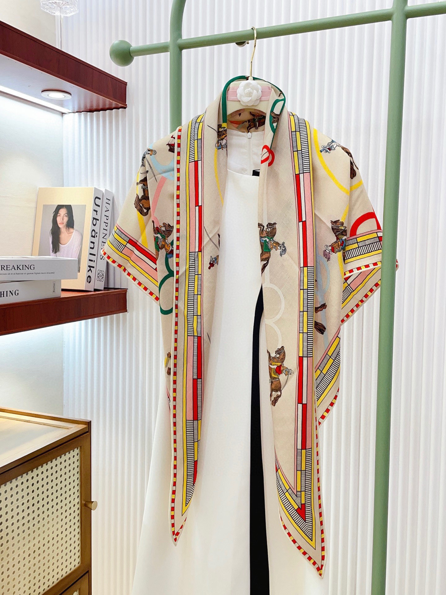 ✨✨【加厚丝毛款 双面同色】上新💏顶级H家专柜最新款【回转布与蛇型前进 大三角巾】多功能三角巾 🎀🎀，色