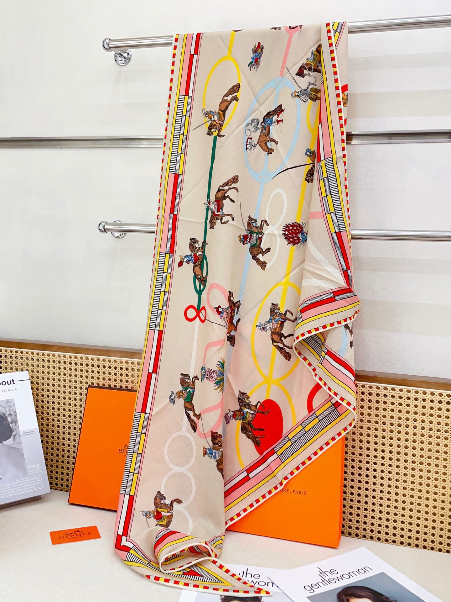 ✨✨【加厚丝毛款 双面同色】上新💏顶级H家专柜最新款【回转布与蛇型前进 大三角巾】多功能三角巾 🎀🎀，色